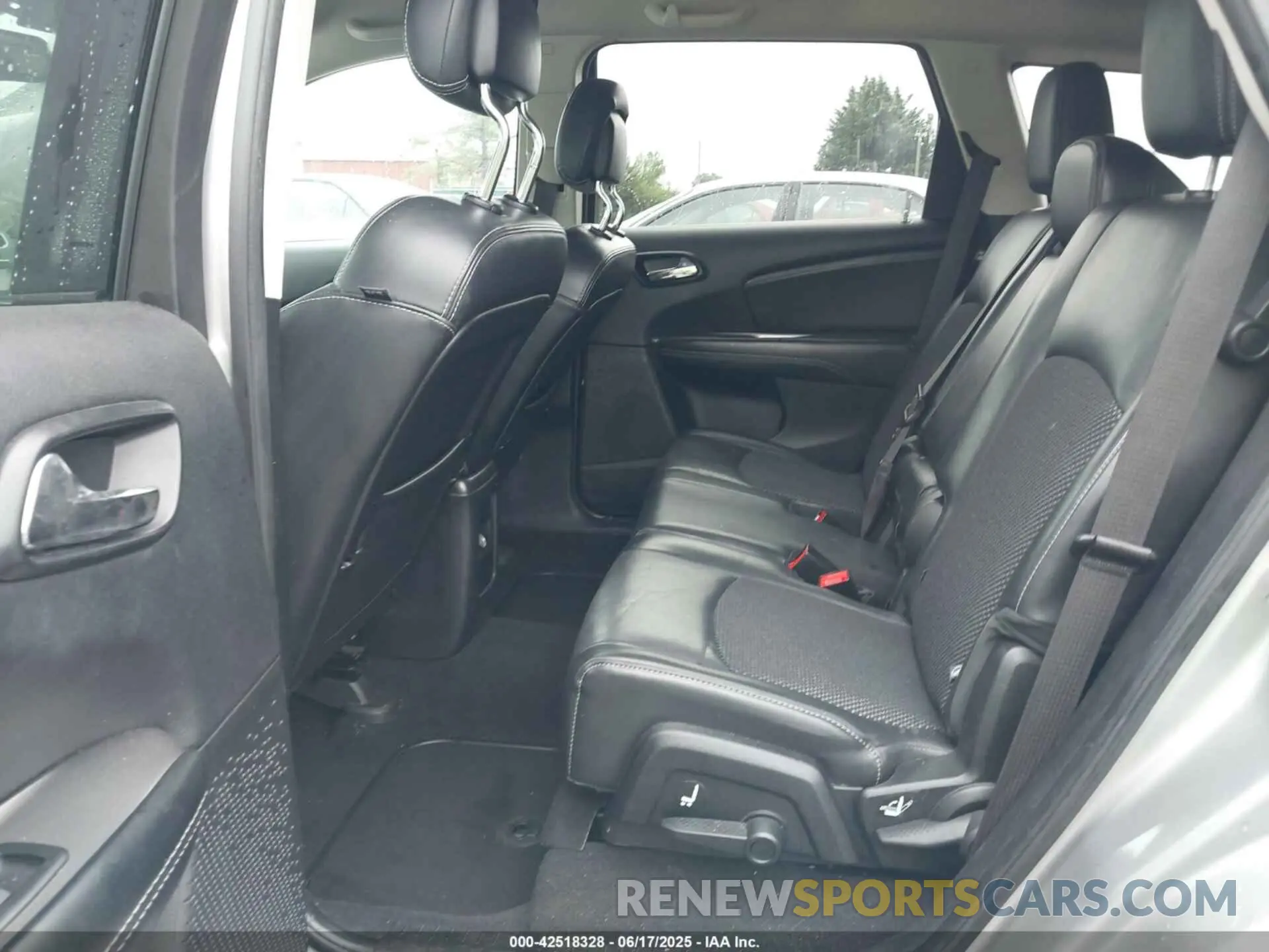 8 Photograph of a damaged car 3C4PDDGG5KT759343 DODGE JOURNEY 2019