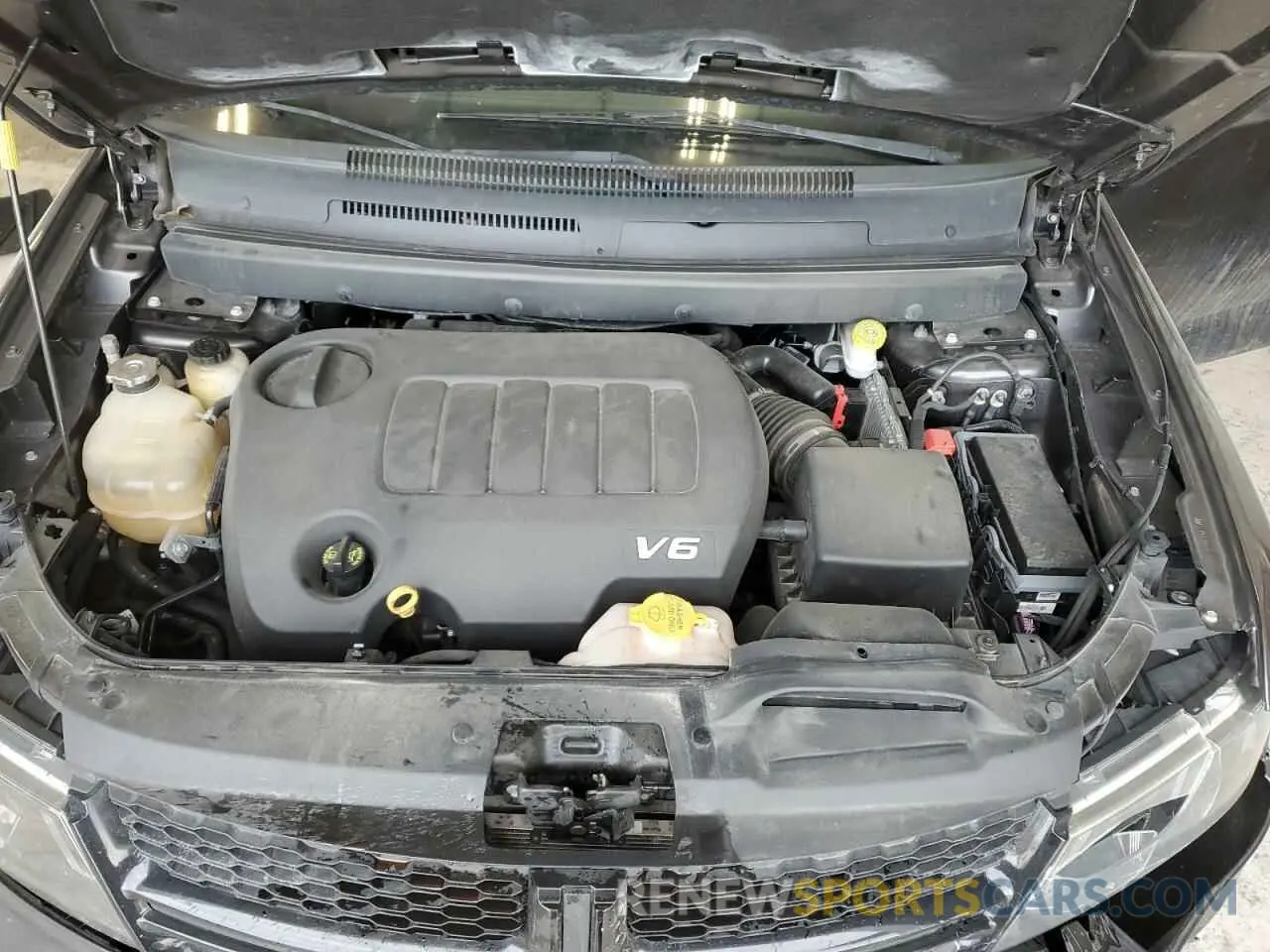 13 Photograph of a damaged car 3C4PDDGG5KT764977 DODGE JOURNEY 2019