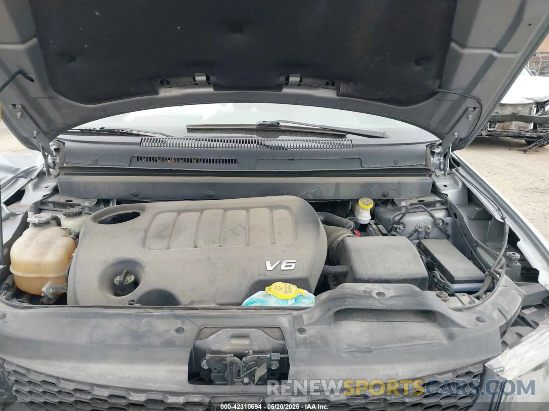 10 Photograph of a damaged car 3C4PDDGG6KT739022 DODGE JOURNEY 2019