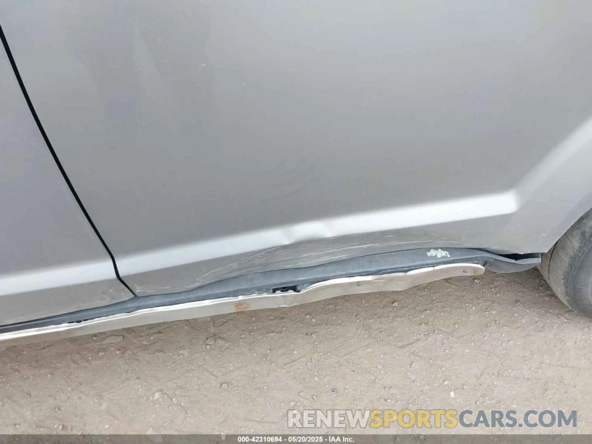 17 Photograph of a damaged car 3C4PDDGG6KT739022 DODGE JOURNEY 2019