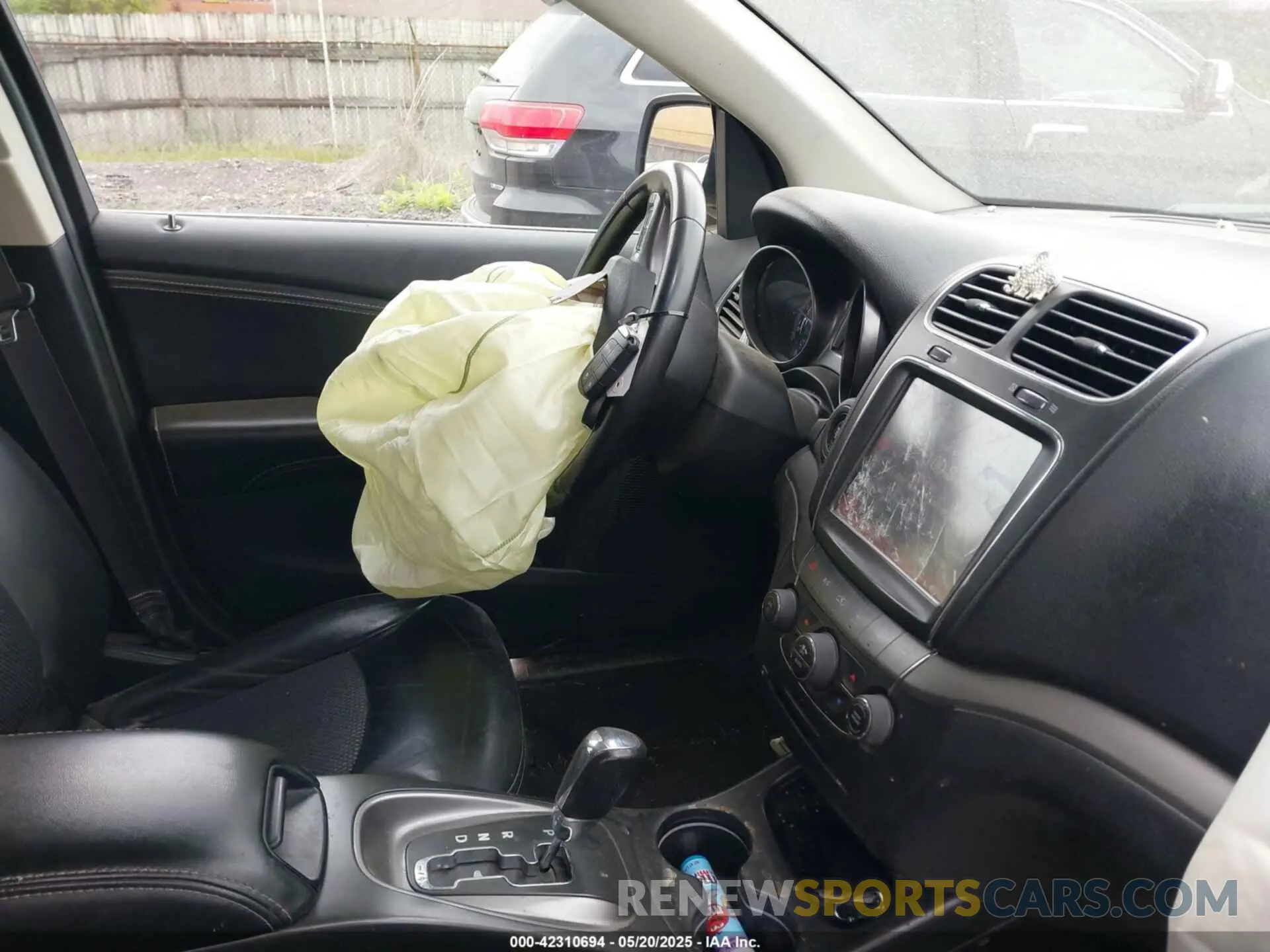 5 Photograph of a damaged car 3C4PDDGG6KT739022 DODGE JOURNEY 2019