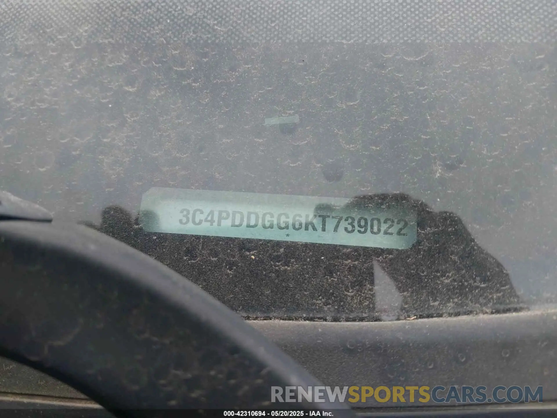 9 Photograph of a damaged car 3C4PDDGG6KT739022 DODGE JOURNEY 2019