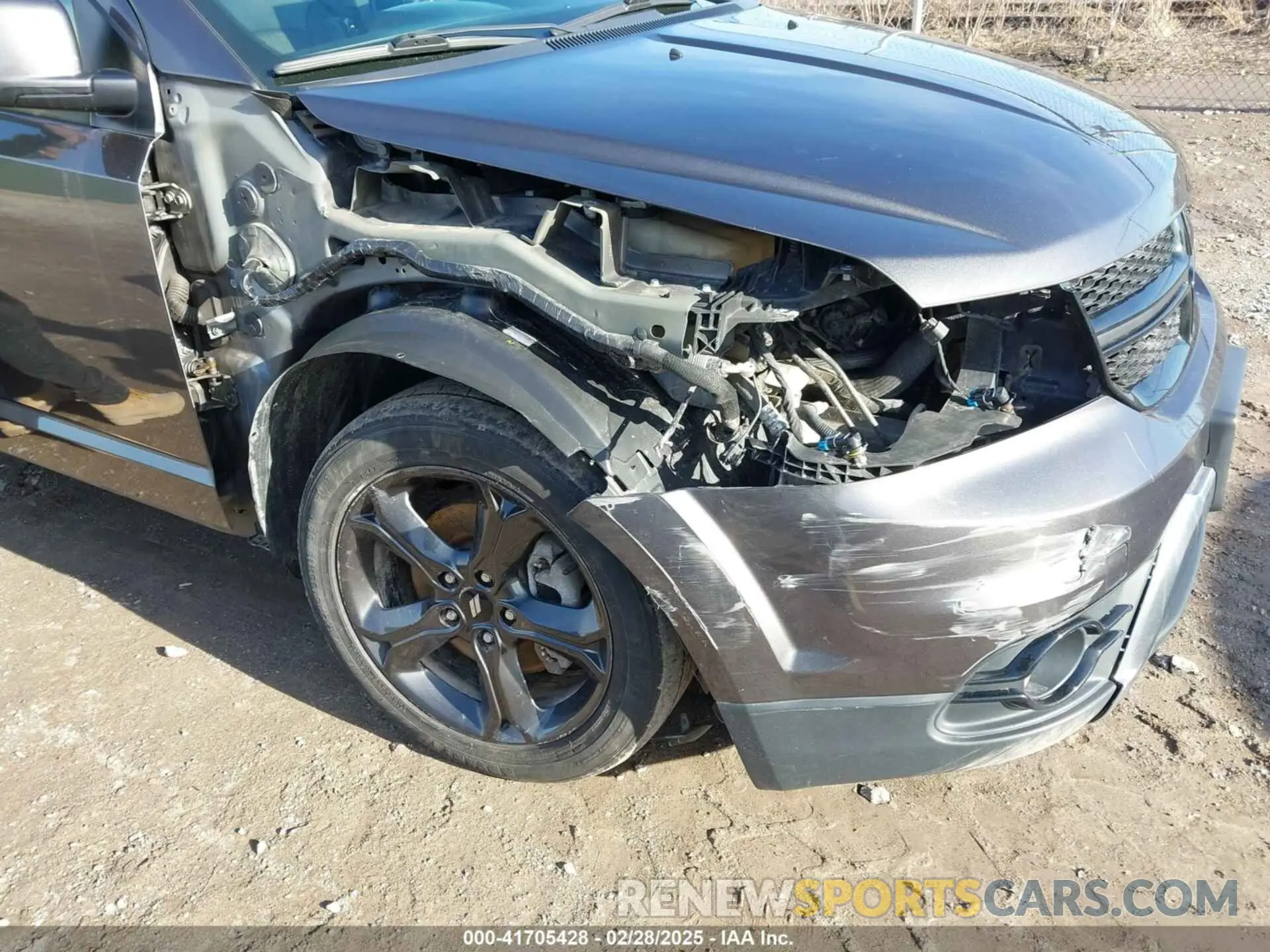 6 Photograph of a damaged car 3C4PDDGG6KT860665 DODGE JOURNEY 2019