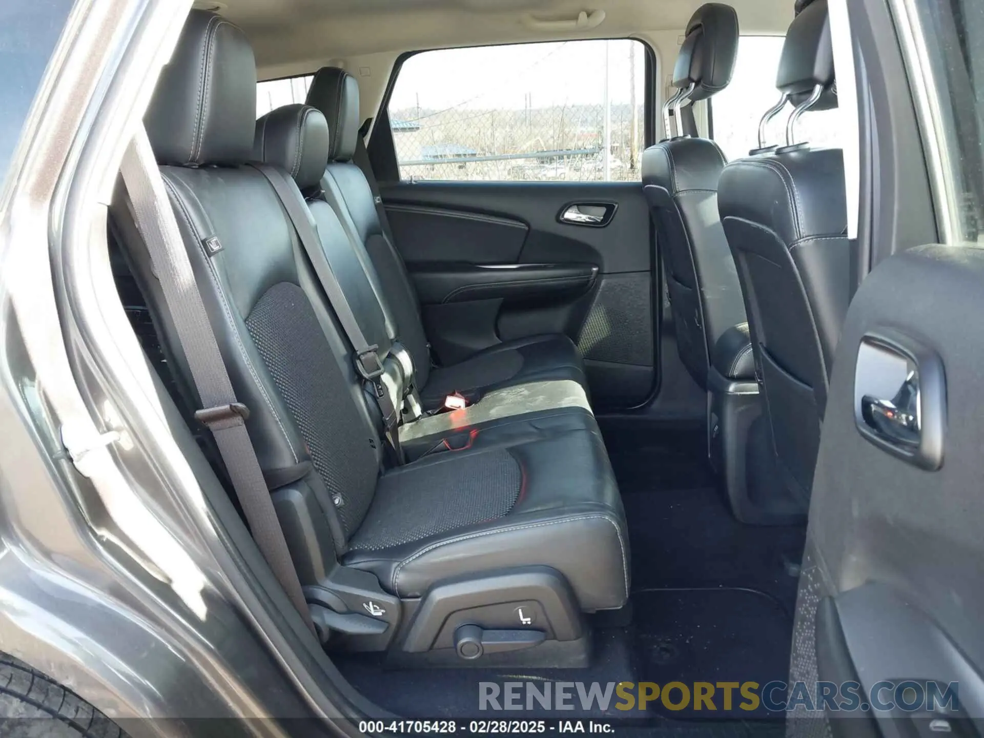 8 Photograph of a damaged car 3C4PDDGG6KT860665 DODGE JOURNEY 2019