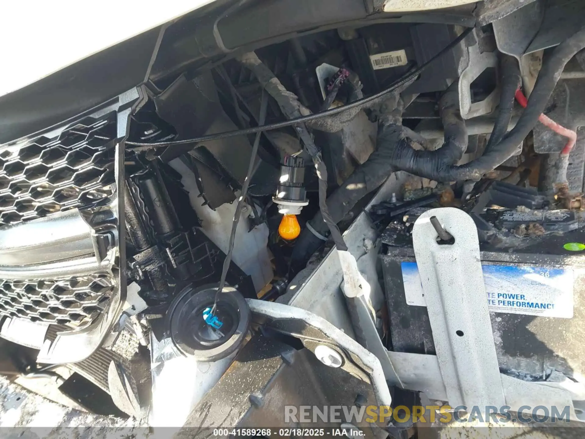 18 Photograph of a damaged car 3C4PDDGG8KT752046 DODGE JOURNEY 2019