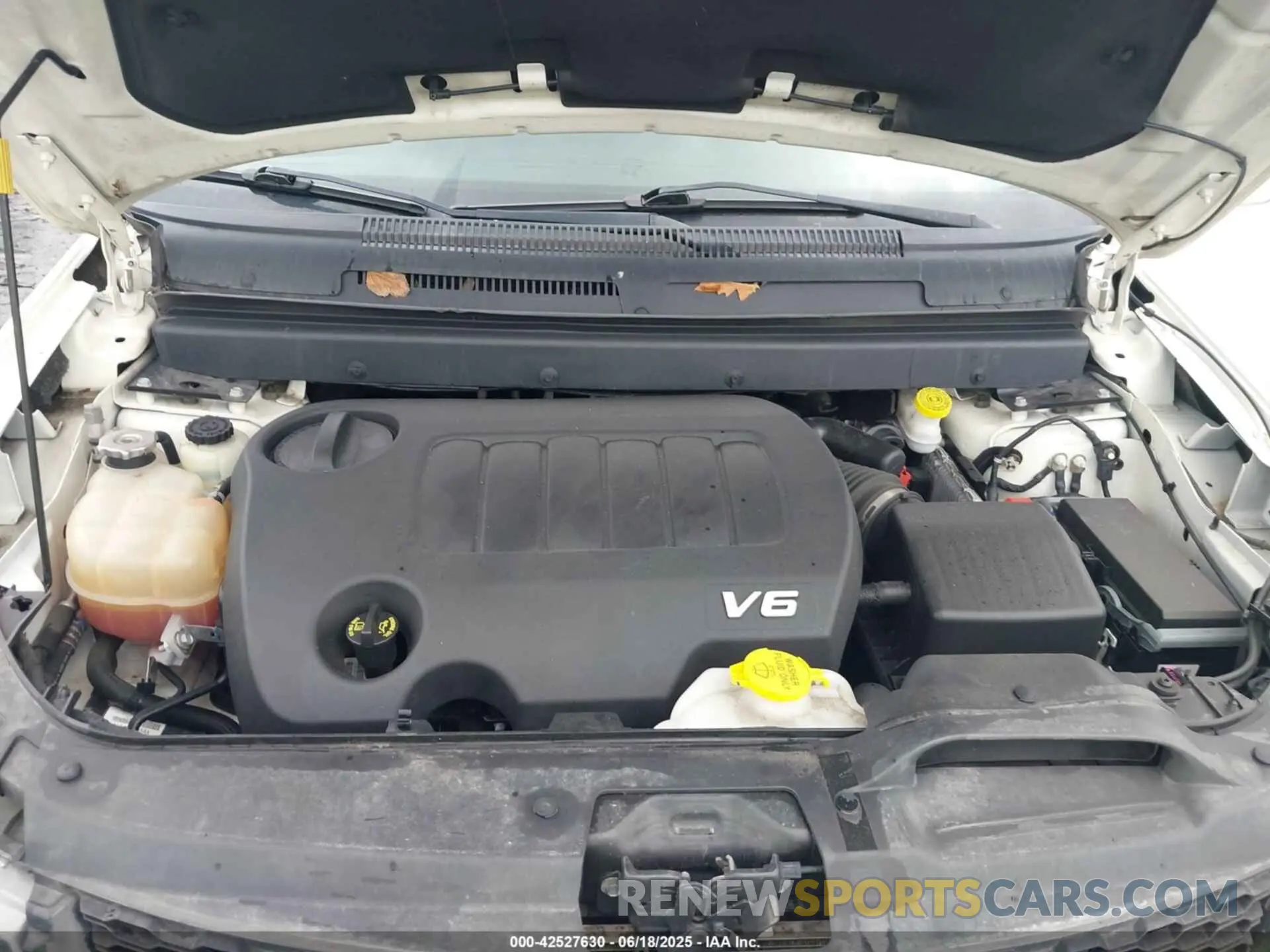 10 Photograph of a damaged car 3C4PDDGGXKT765137 DODGE JOURNEY 2019