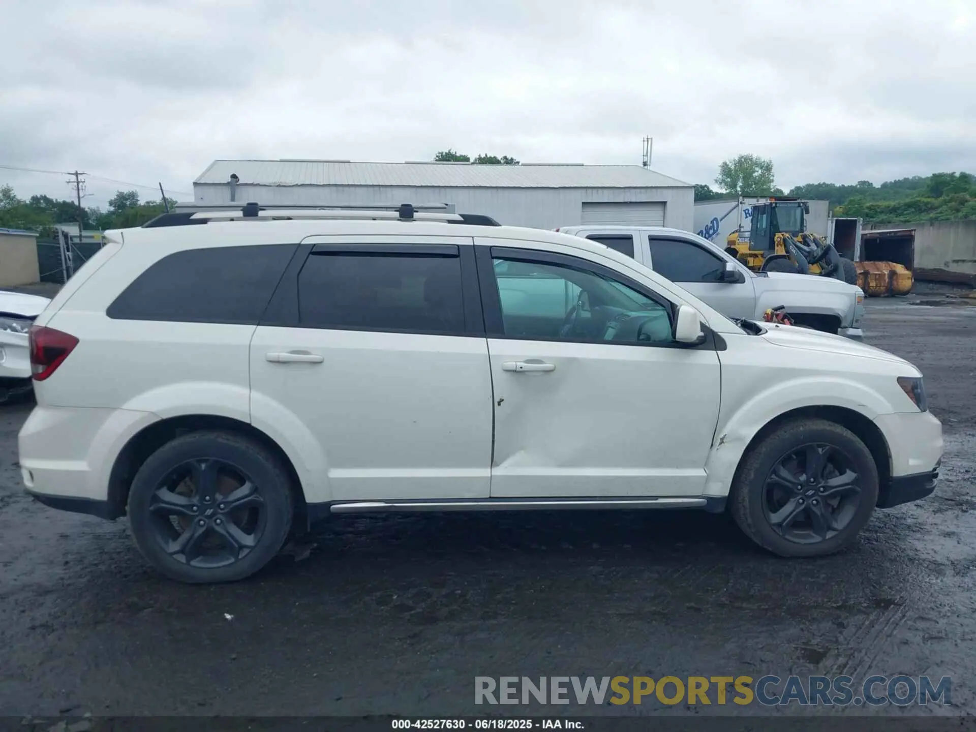 13 Photograph of a damaged car 3C4PDDGGXKT765137 DODGE JOURNEY 2019
