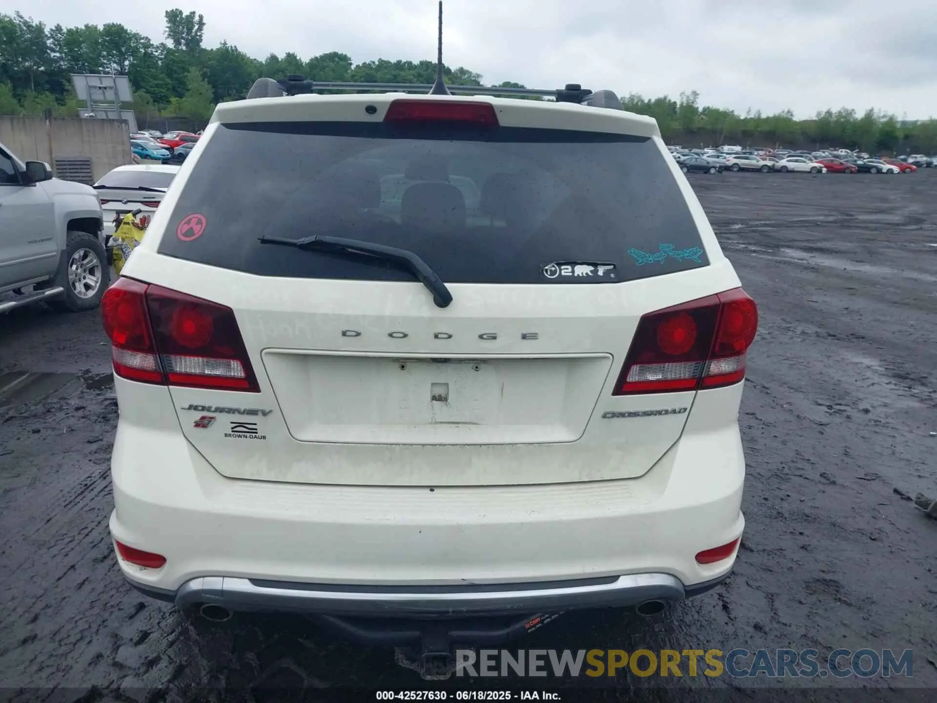 16 Photograph of a damaged car 3C4PDDGGXKT765137 DODGE JOURNEY 2019