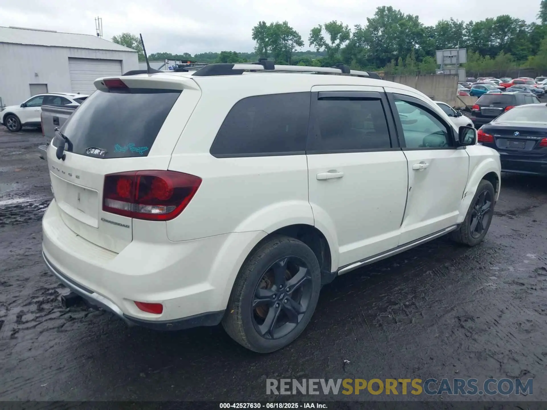 4 Photograph of a damaged car 3C4PDDGGXKT765137 DODGE JOURNEY 2019
