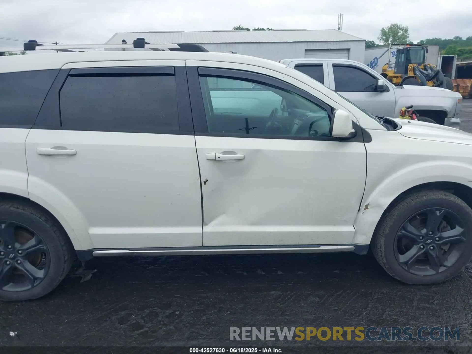 6 Photograph of a damaged car 3C4PDDGGXKT765137 DODGE JOURNEY 2019