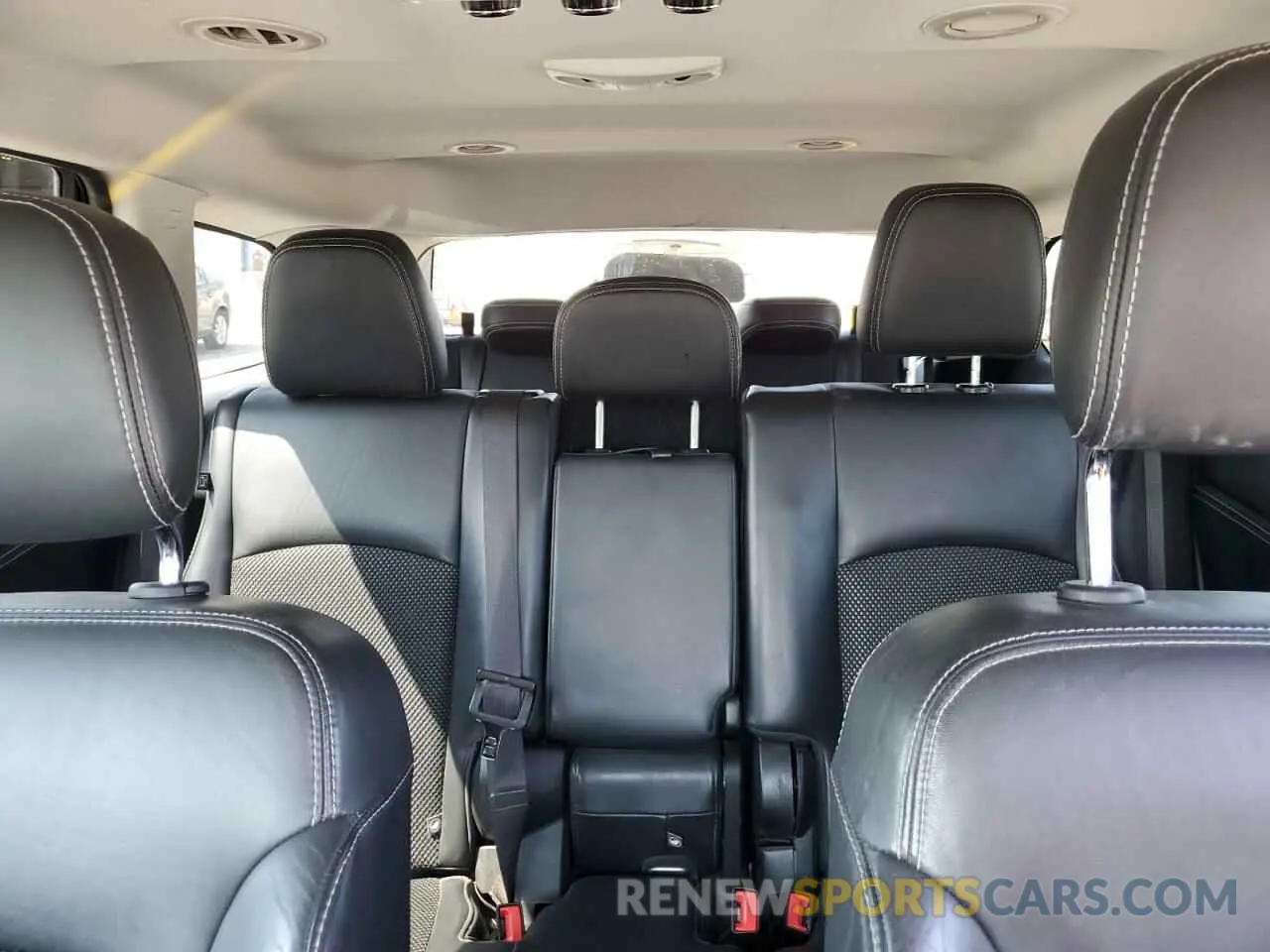 10 Photograph of a damaged car 3C4PDDGGXKT779846 DODGE JOURNEY 2019