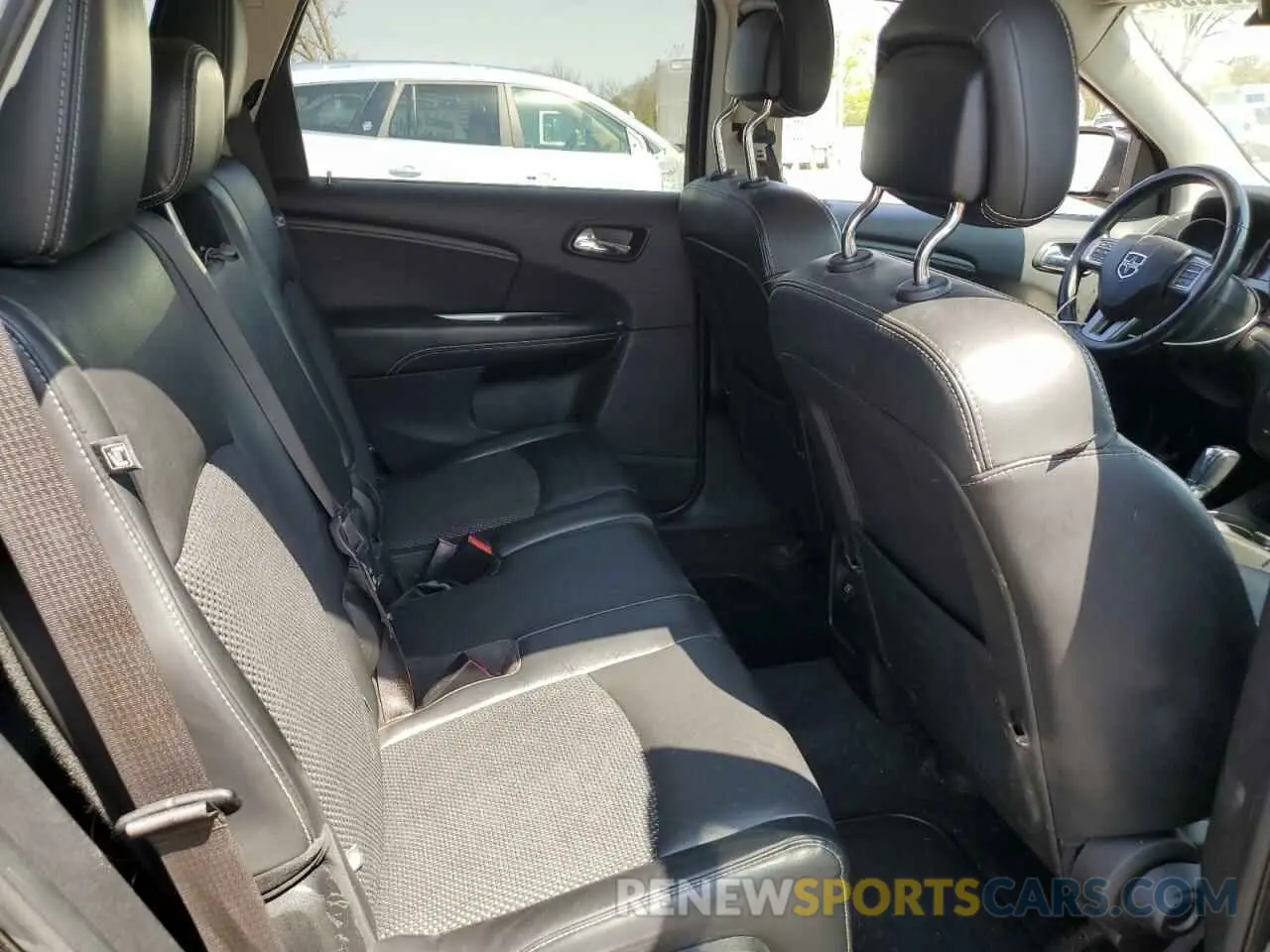 11 Photograph of a damaged car 3C4PDDGGXKT779846 DODGE JOURNEY 2019
