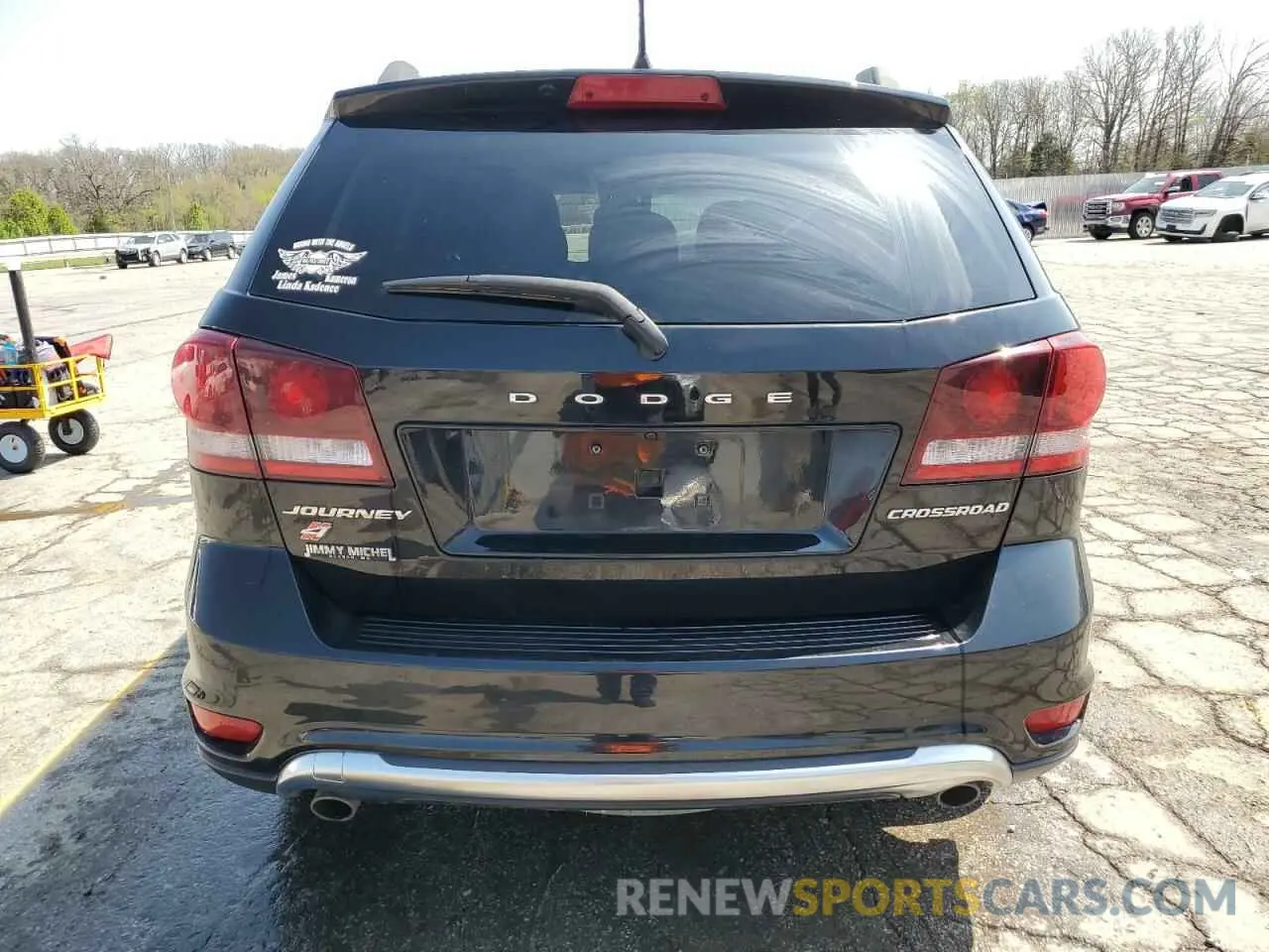 6 Photograph of a damaged car 3C4PDDGGXKT779846 DODGE JOURNEY 2019