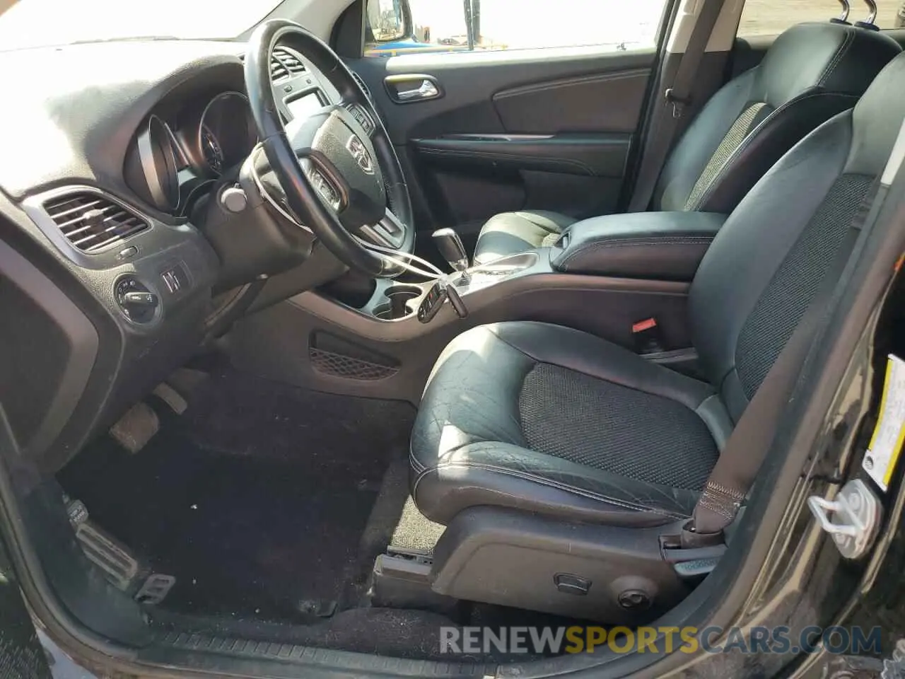 7 Photograph of a damaged car 3C4PDDGGXKT779846 DODGE JOURNEY 2019