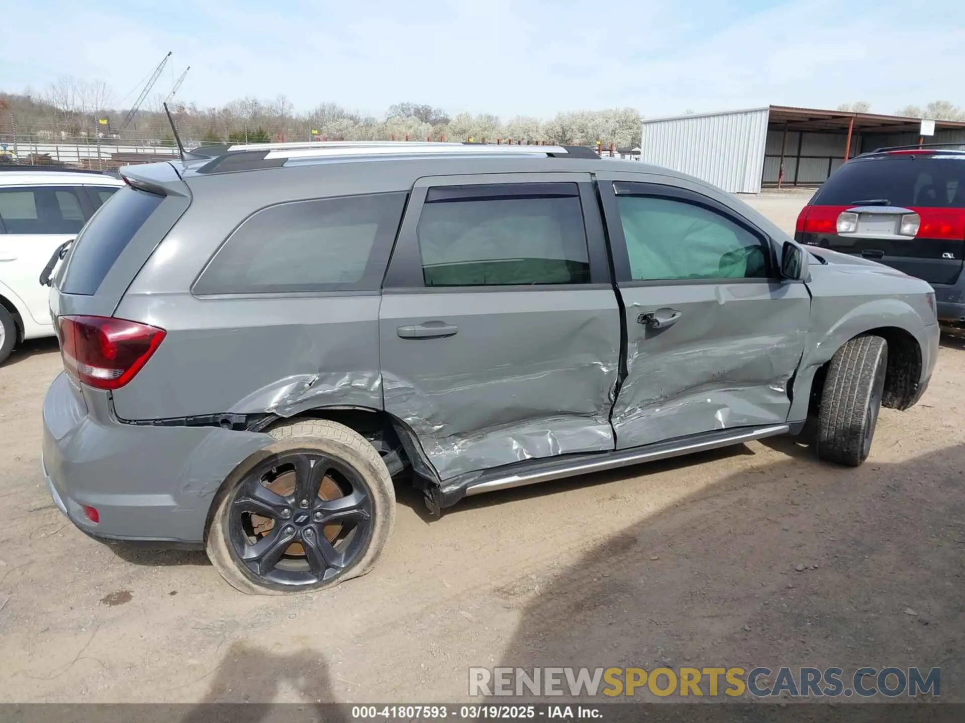 13 Photograph of a damaged car 3C4PDDGGXKT816605 DODGE JOURNEY 2019