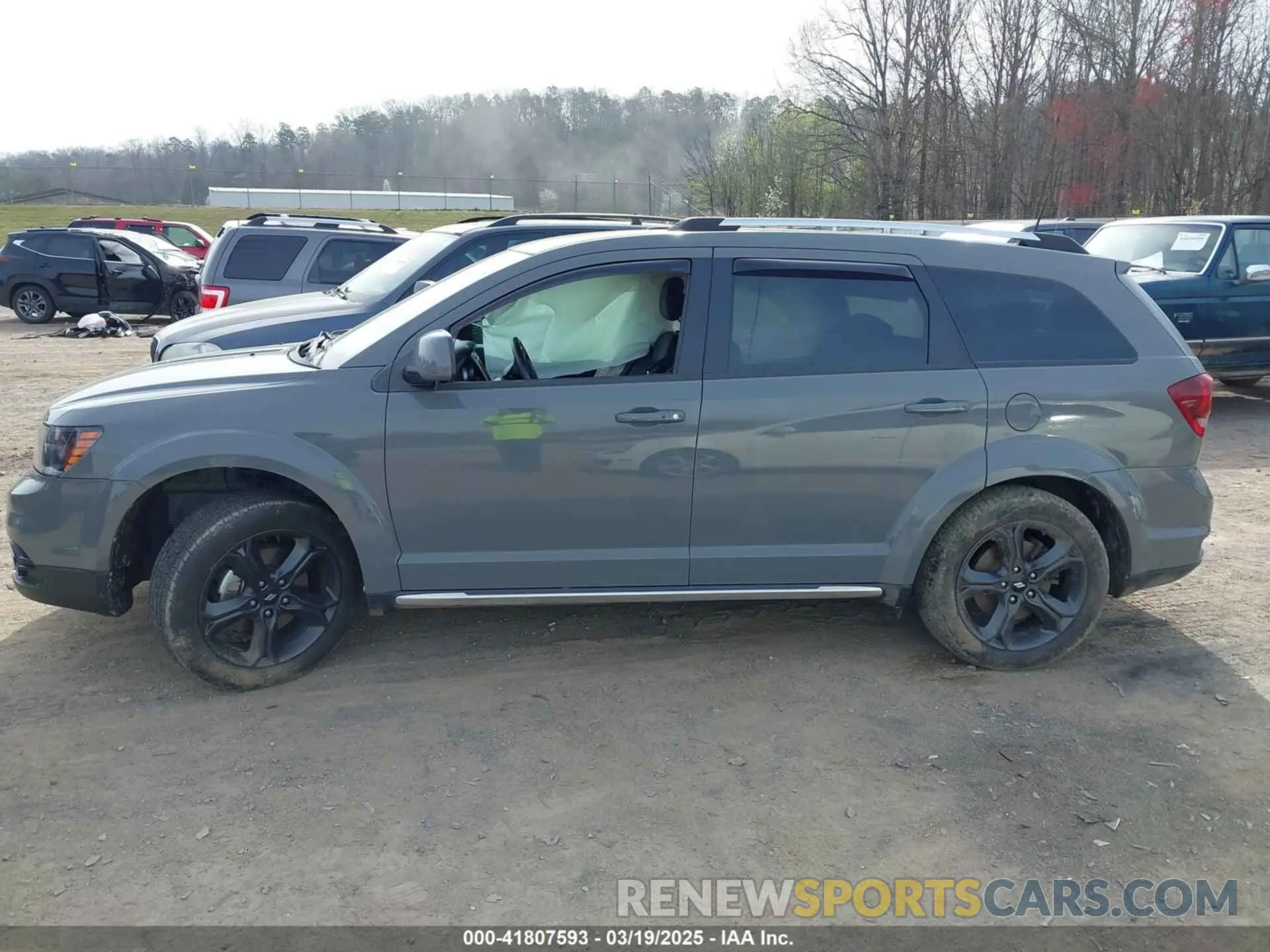 14 Photograph of a damaged car 3C4PDDGGXKT816605 DODGE JOURNEY 2019