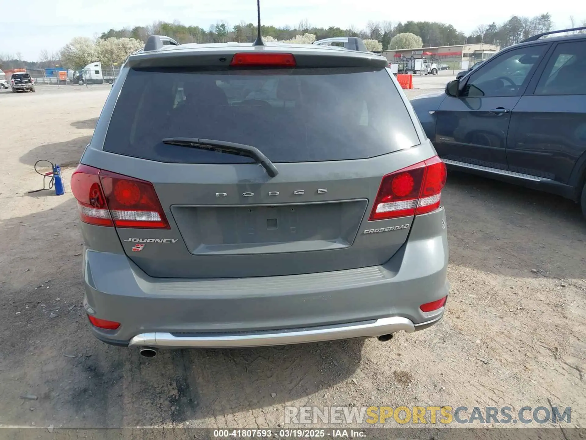 16 Photograph of a damaged car 3C4PDDGGXKT816605 DODGE JOURNEY 2019