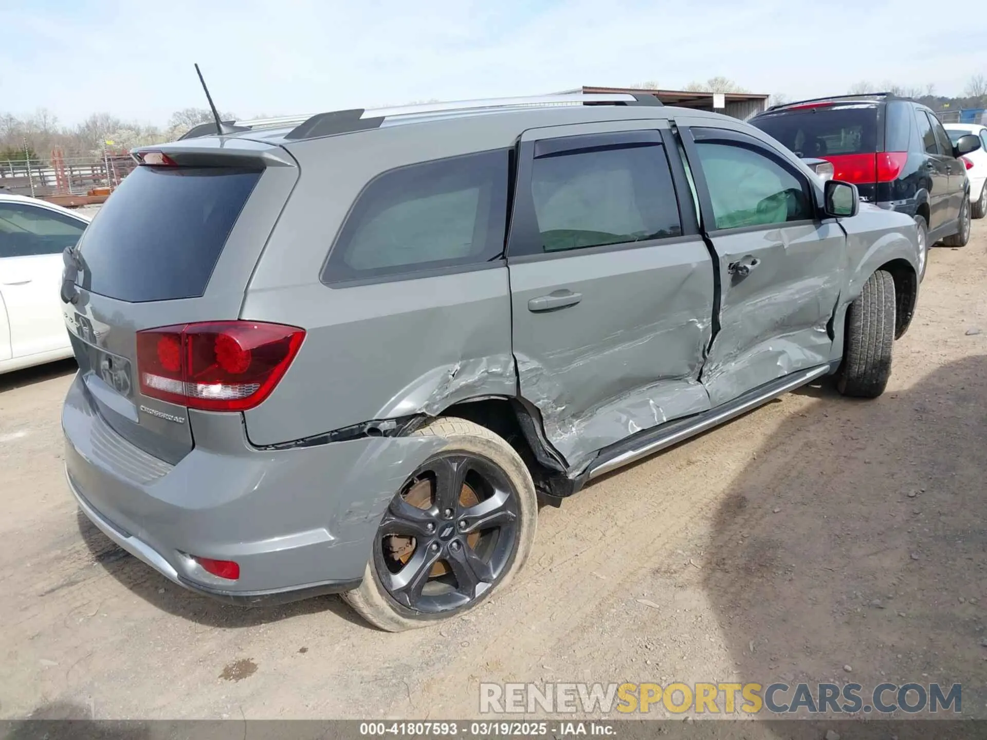 6 Photograph of a damaged car 3C4PDDGGXKT816605 DODGE JOURNEY 2019