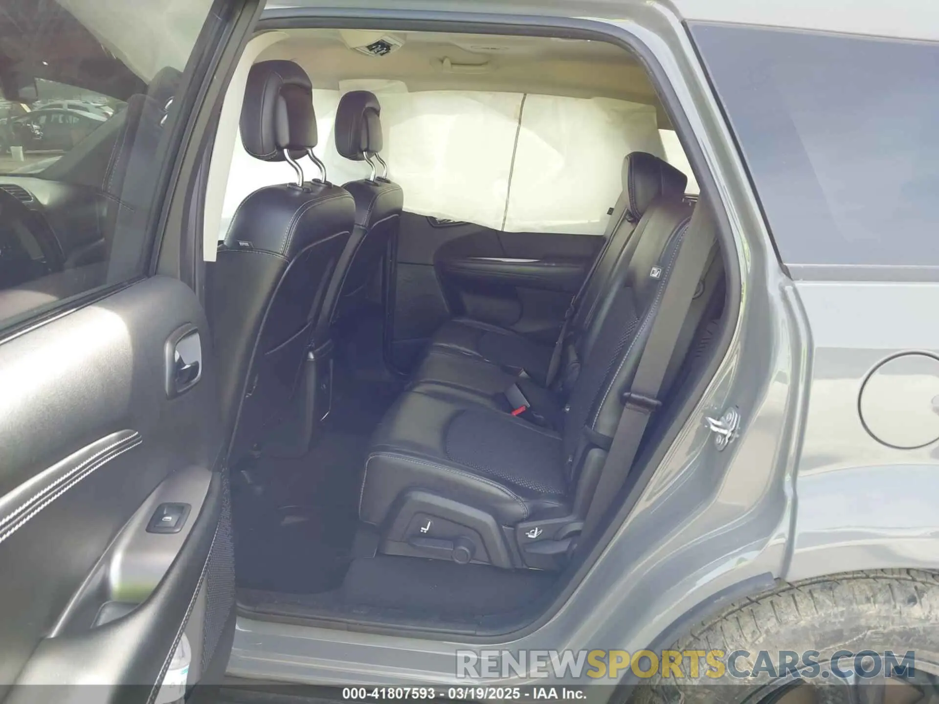 8 Photograph of a damaged car 3C4PDDGGXKT816605 DODGE JOURNEY 2019
