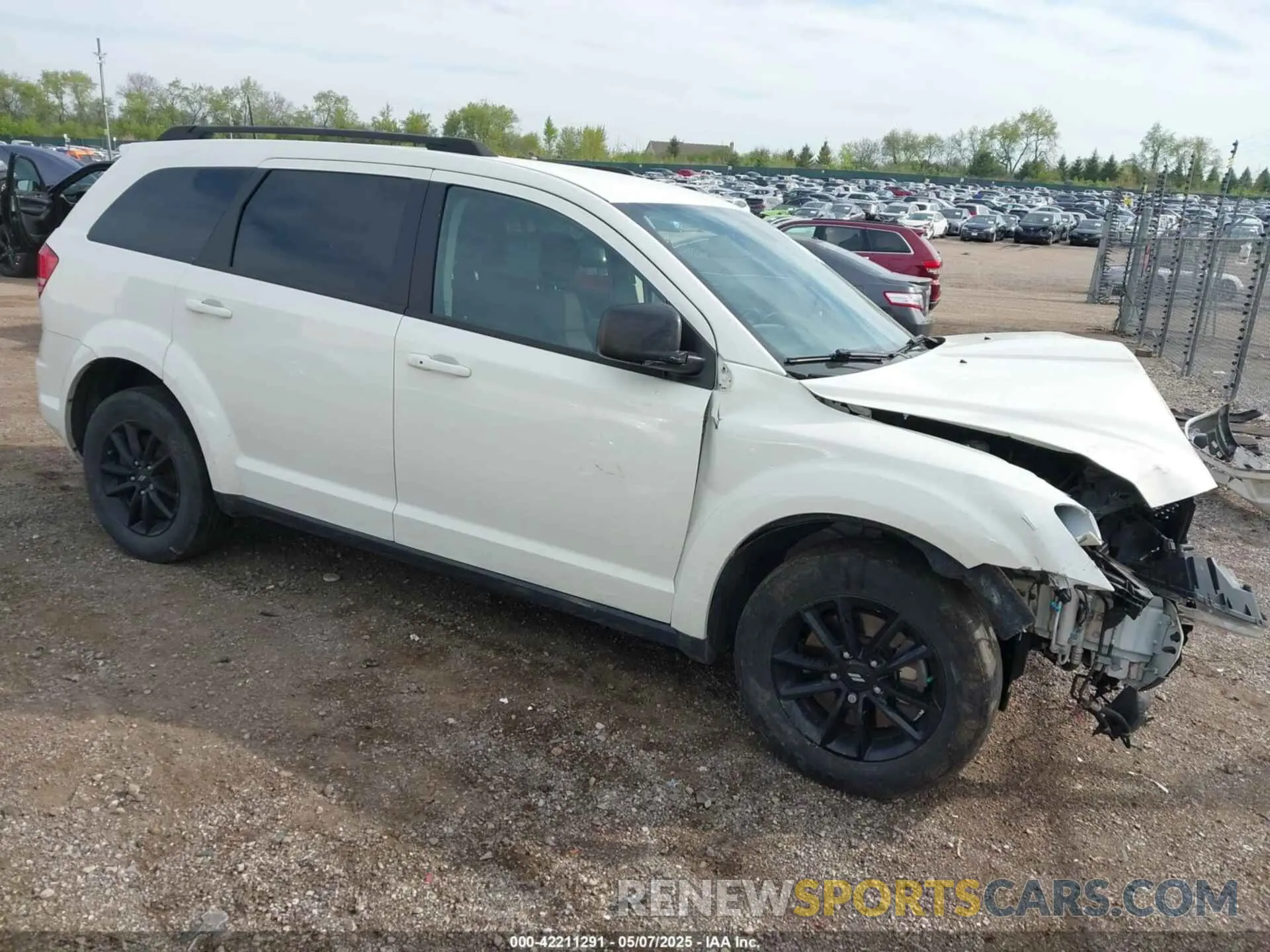 1 Photograph of a damaged car 3C4PDCAB0LT180284 DODGE JOURNEY 2020
