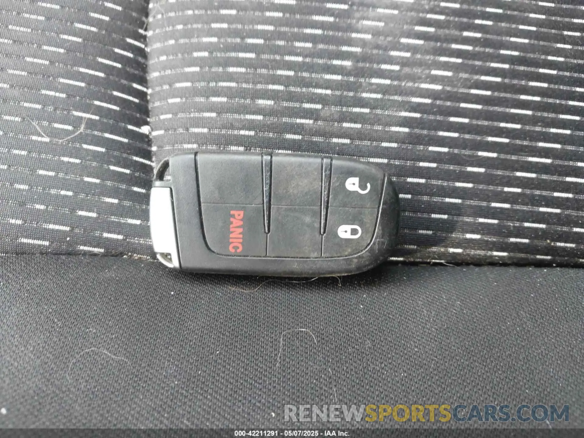 11 Photograph of a damaged car 3C4PDCAB0LT180284 DODGE JOURNEY 2020