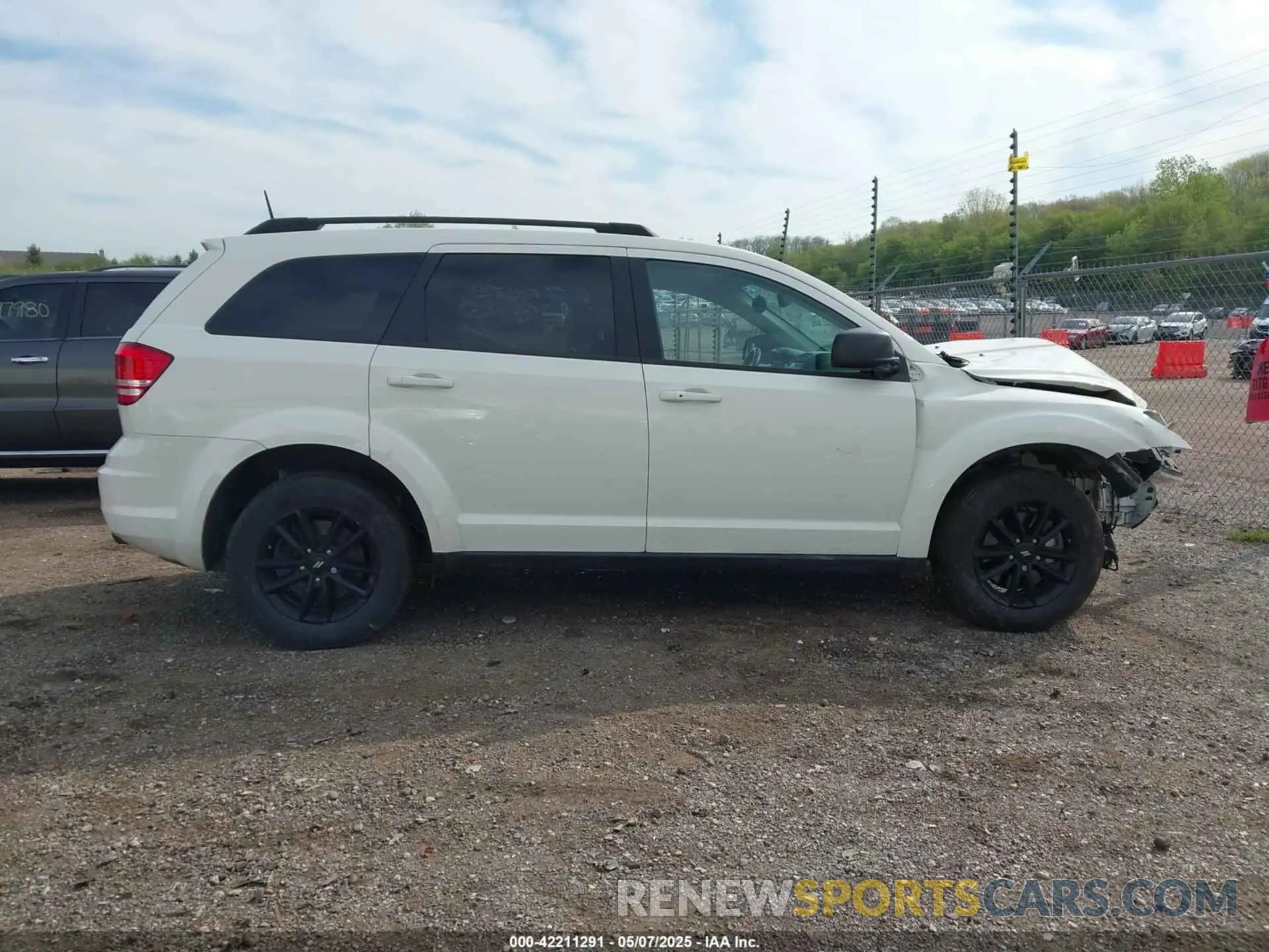 14 Photograph of a damaged car 3C4PDCAB0LT180284 DODGE JOURNEY 2020