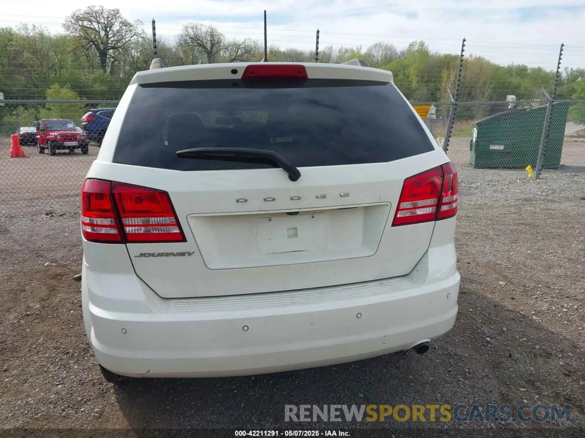 17 Photograph of a damaged car 3C4PDCAB0LT180284 DODGE JOURNEY 2020