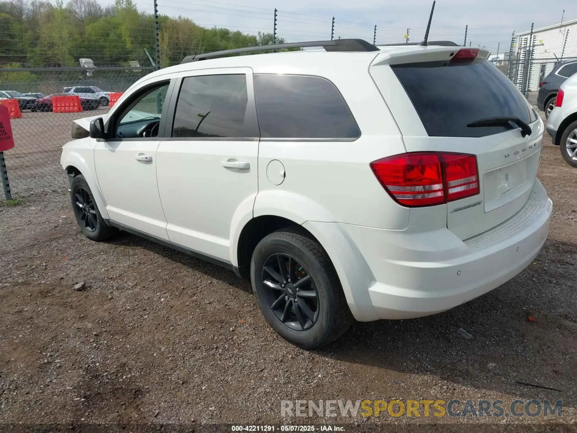 3 Photograph of a damaged car 3C4PDCAB0LT180284 DODGE JOURNEY 2020