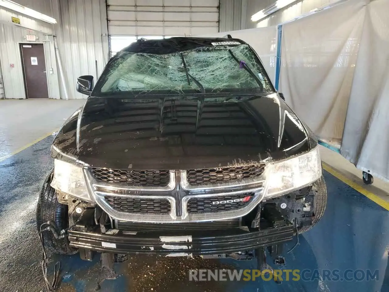 5 Photograph of a damaged car 3C4PDCAB0LT235784 DODGE JOURNEY 2020