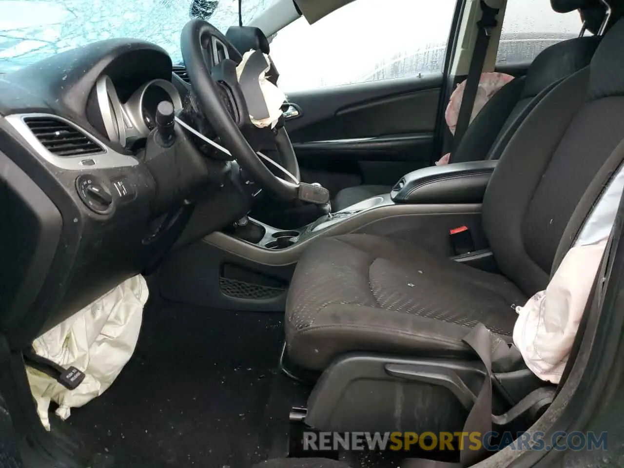 7 Photograph of a damaged car 3C4PDCAB0LT235784 DODGE JOURNEY 2020