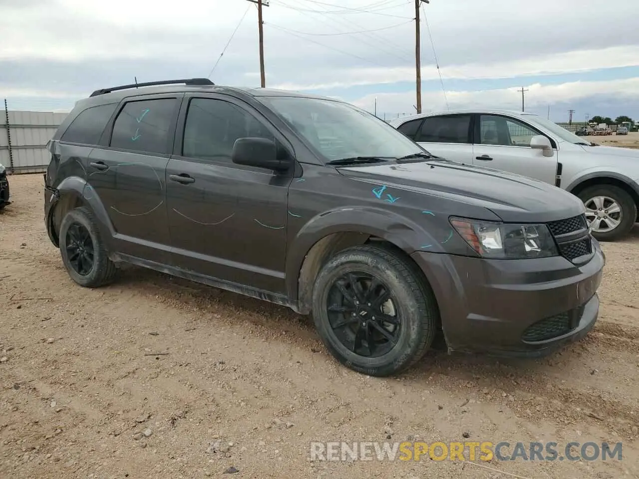 4 Photograph of a damaged car 3C4PDCAB0LT260815 DODGE JOURNEY 2020