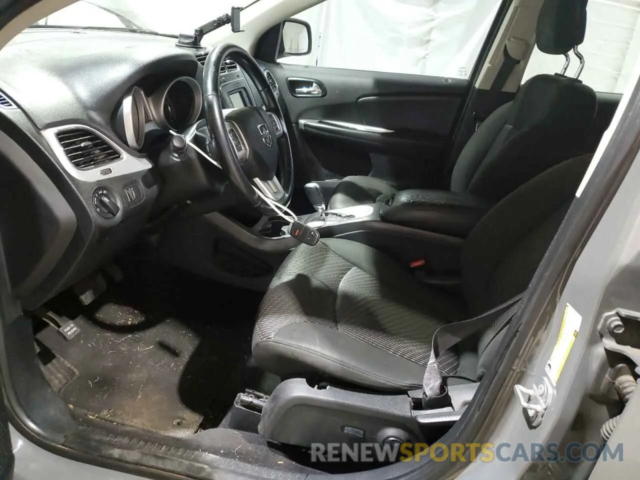 7 Photograph of a damaged car 3C4PDCAB0LT273614 DODGE JOURNEY 2020