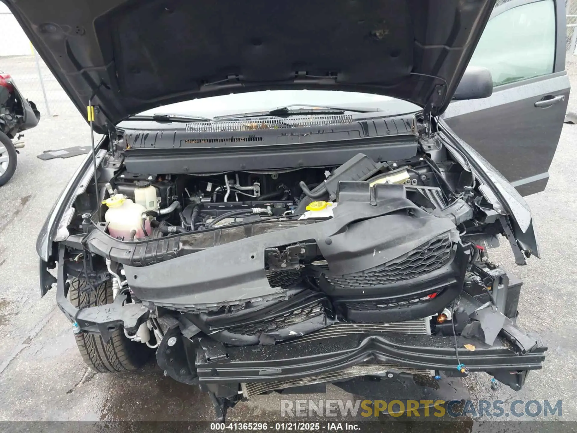 10 Photograph of a damaged car 3C4PDCAB0LT274486 DODGE JOURNEY 2020