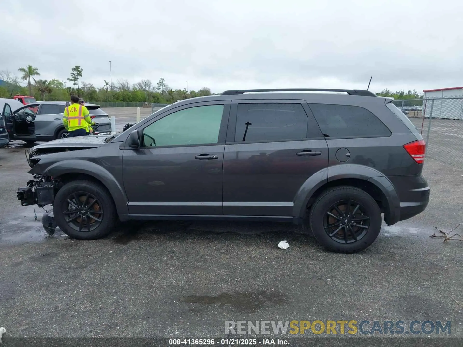 15 Photograph of a damaged car 3C4PDCAB0LT274486 DODGE JOURNEY 2020