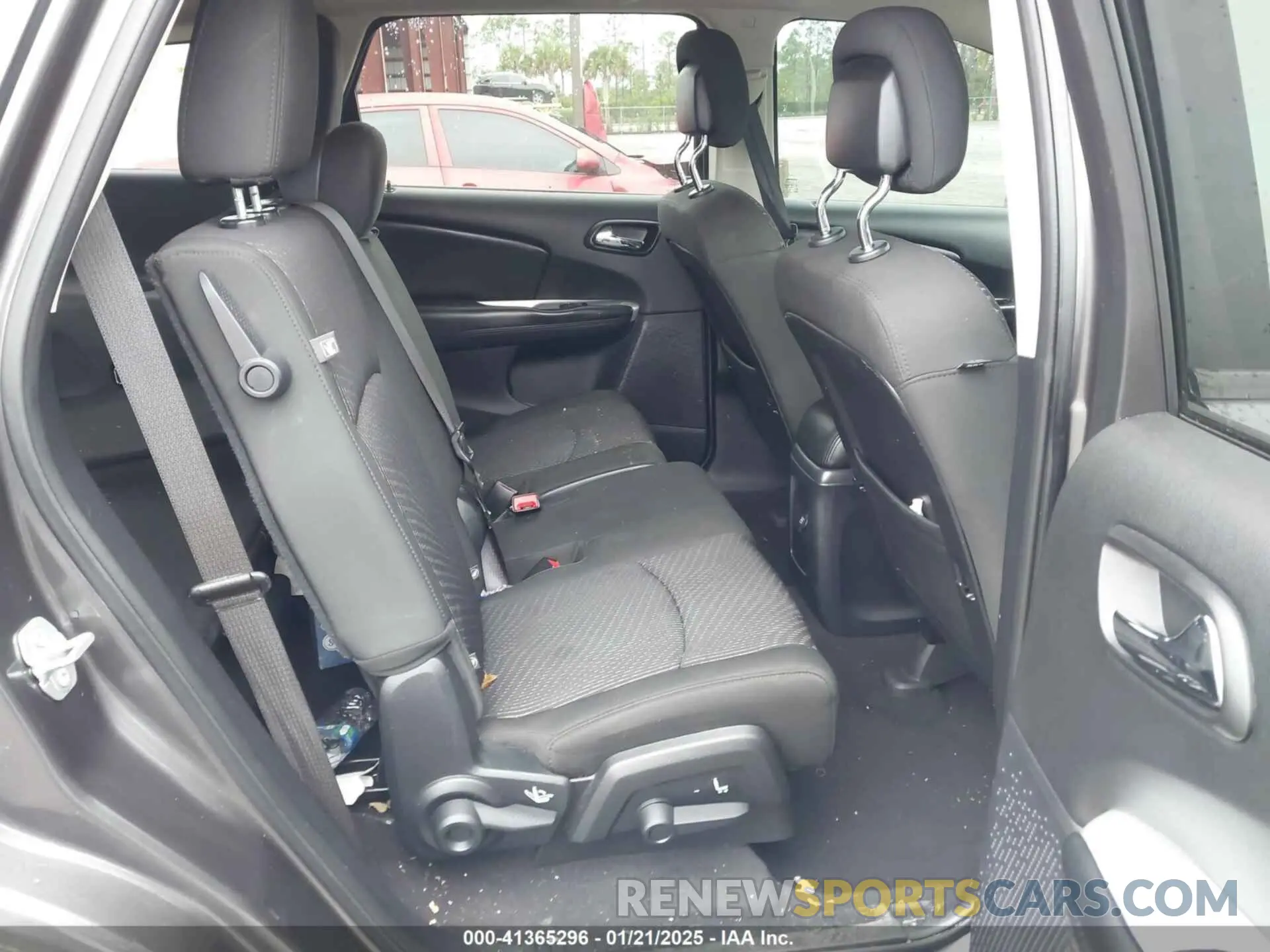 8 Photograph of a damaged car 3C4PDCAB0LT274486 DODGE JOURNEY 2020