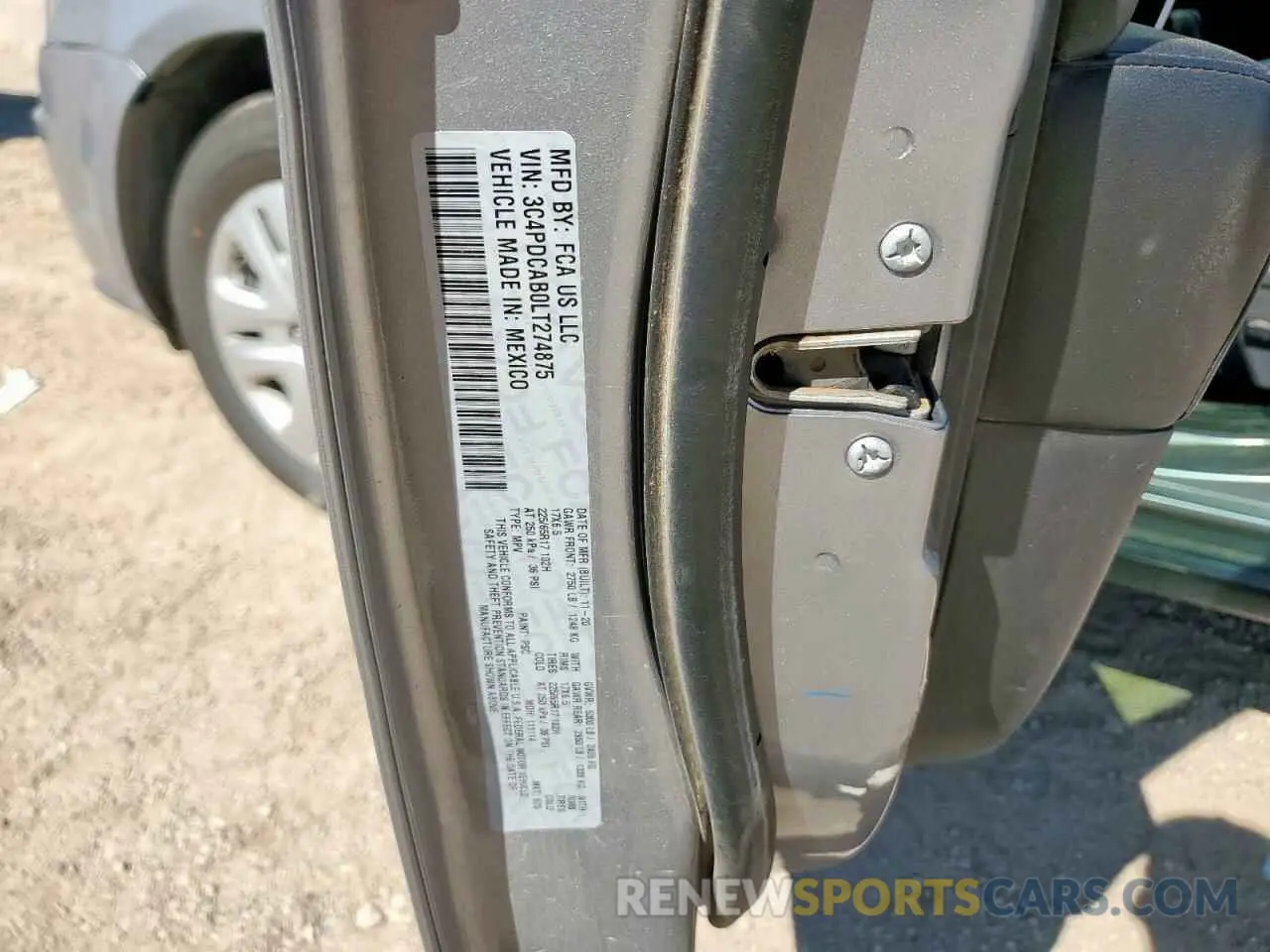13 Photograph of a damaged car 3C4PDCAB0LT274875 DODGE JOURNEY 2020