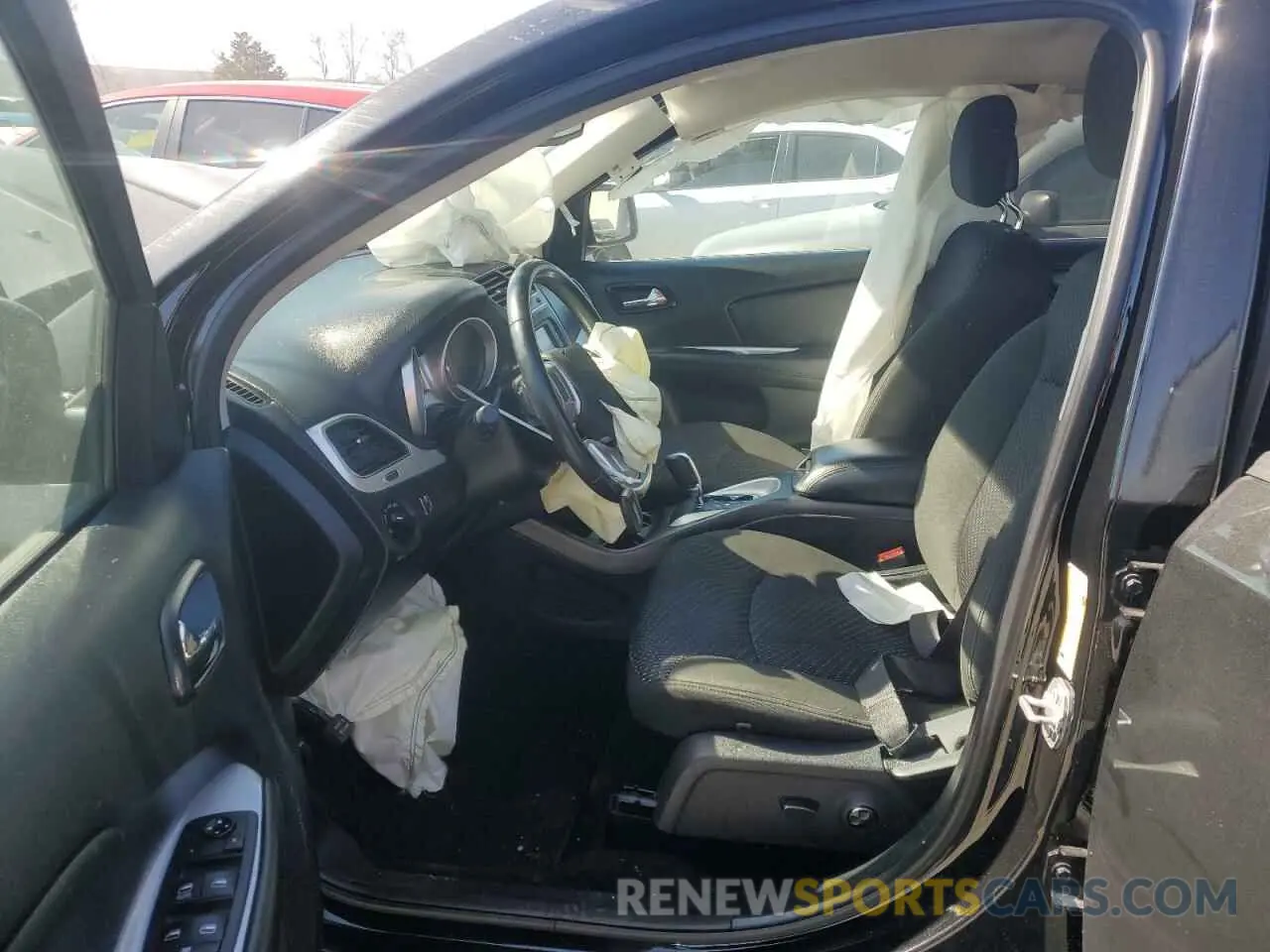 7 Photograph of a damaged car 3C4PDCAB0LT276495 DODGE JOURNEY 2020