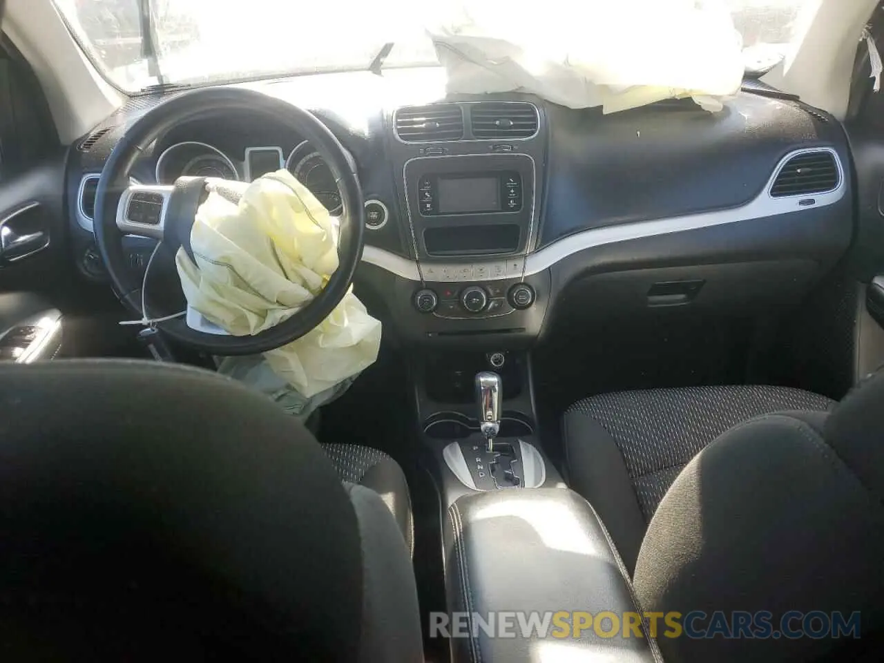 8 Photograph of a damaged car 3C4PDCAB0LT276495 DODGE JOURNEY 2020