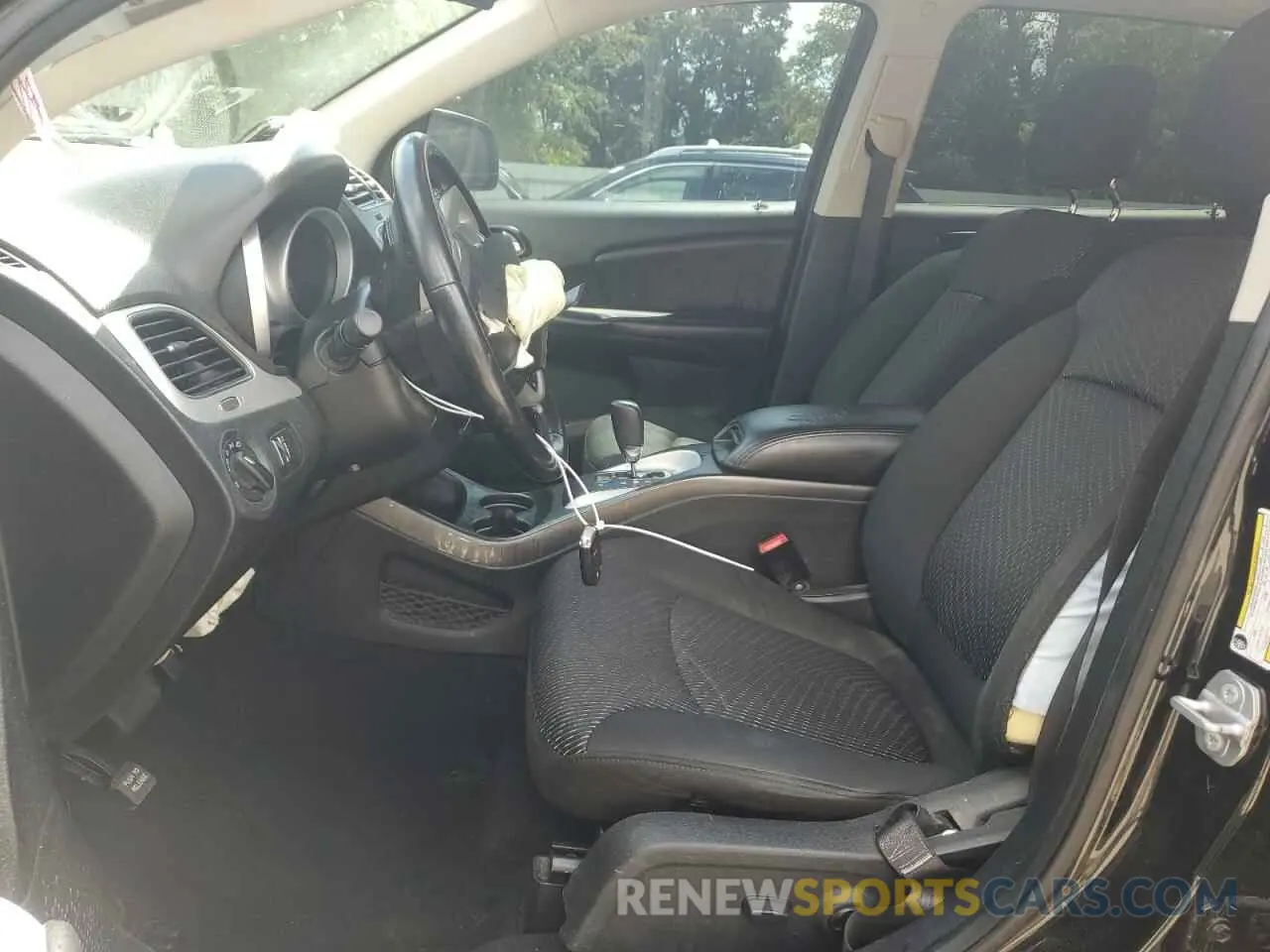7 Photograph of a damaged car 3C4PDCAB0LT280787 DODGE JOURNEY 2020