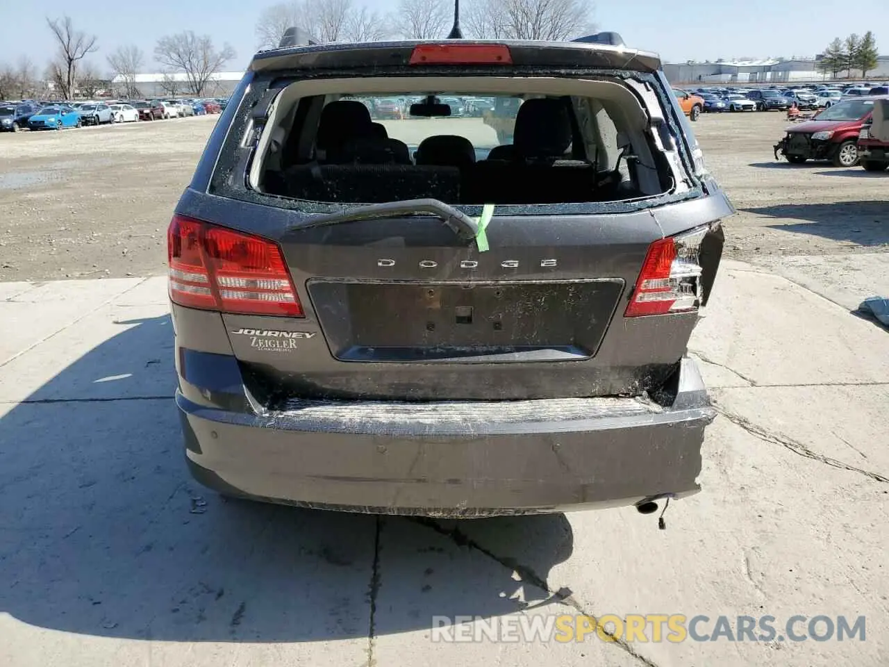 6 Photograph of a damaged car 3C4PDCAB1LT199510 DODGE JOURNEY 2020