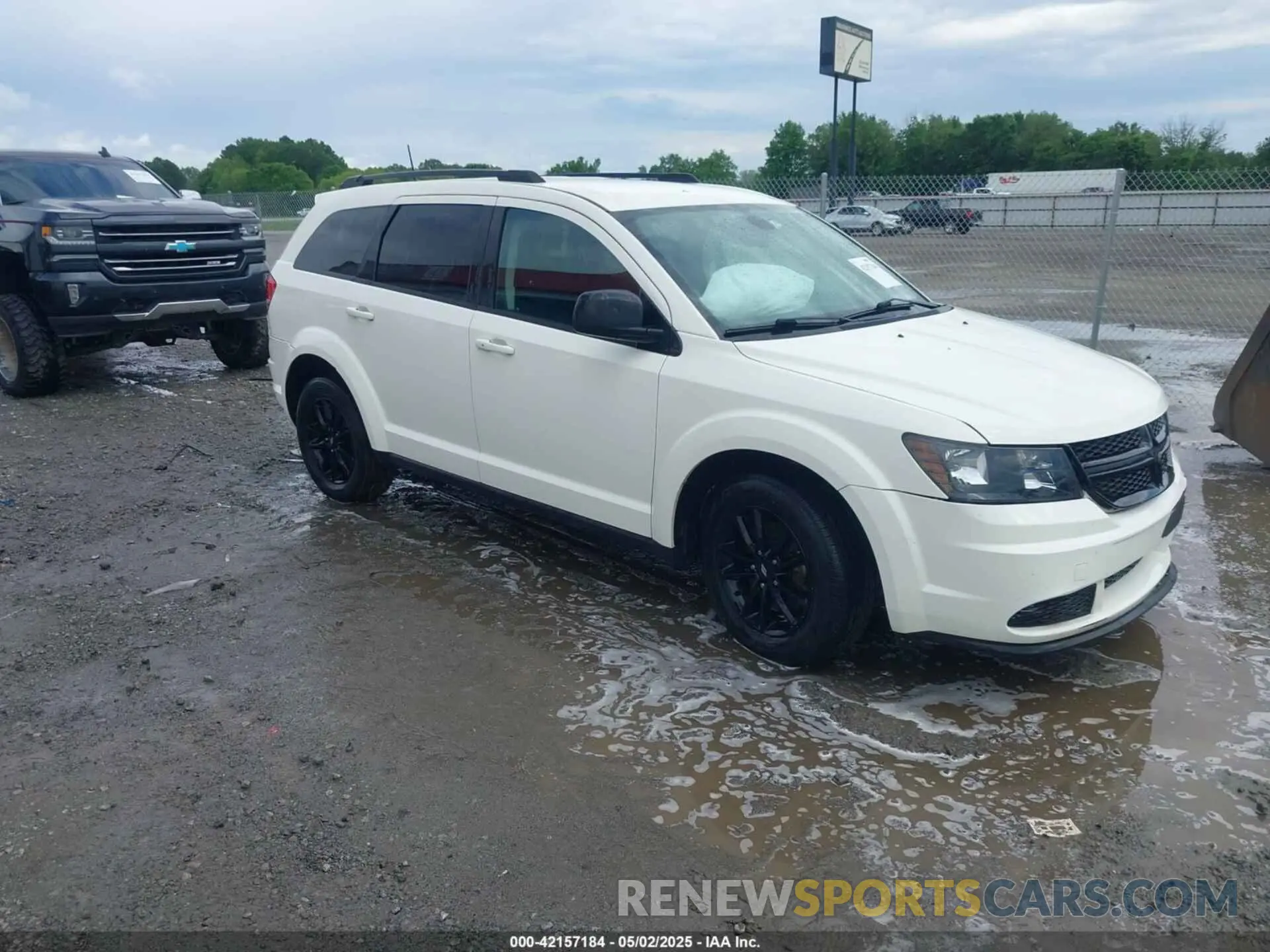 1 Photograph of a damaged car 3C4PDCAB1LT202194 DODGE JOURNEY 2020