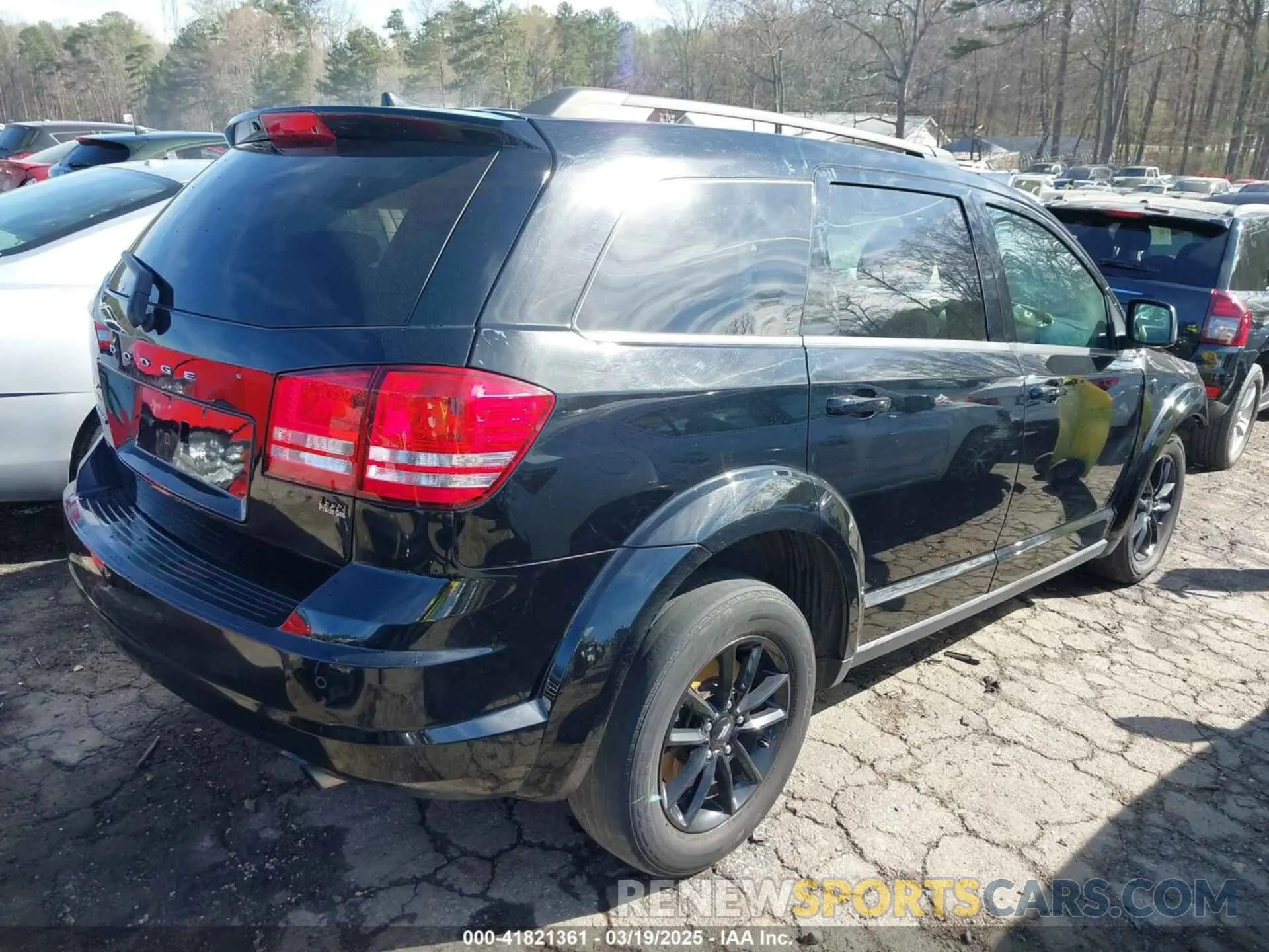 4 Photograph of a damaged car 3C4PDCAB1LT232358 DODGE JOURNEY 2020