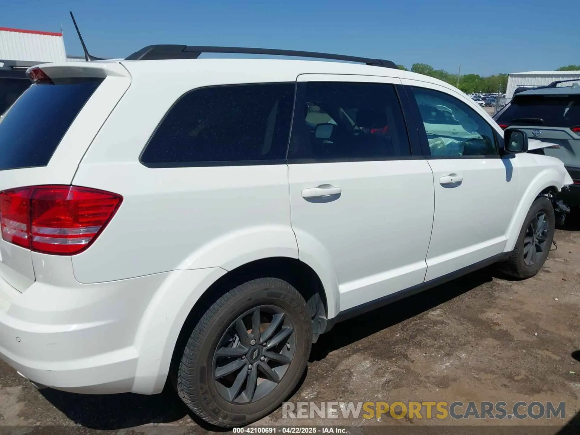 14 Photograph of a damaged car 3C4PDCAB1LT262623 DODGE JOURNEY 2020