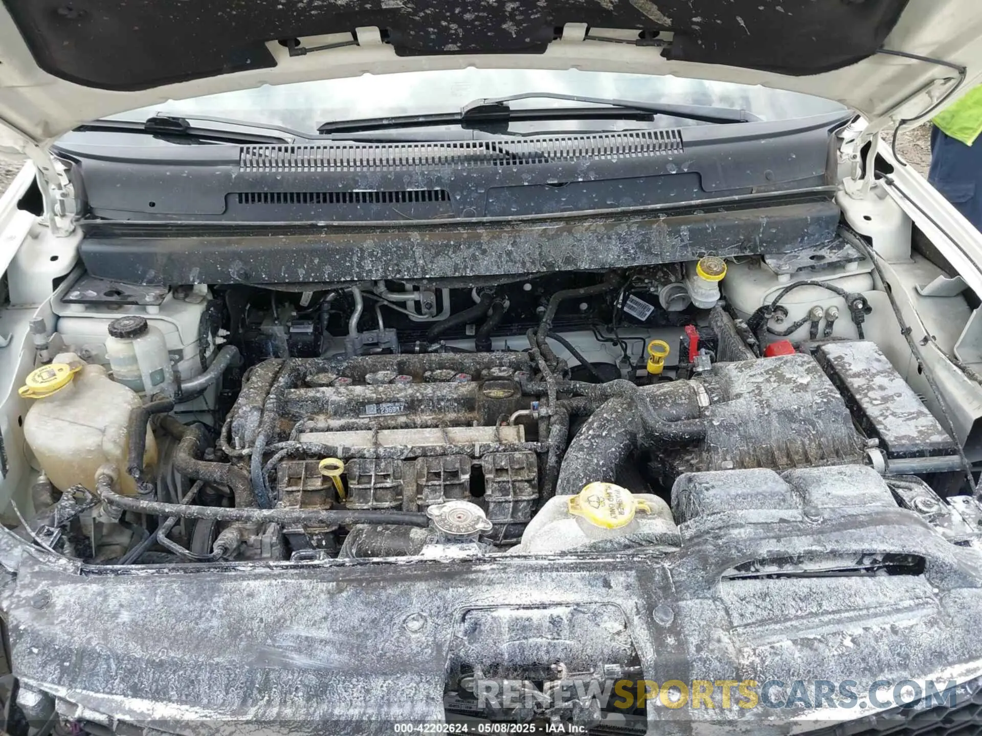 10 Photograph of a damaged car 3C4PDCAB1LT269345 DODGE JOURNEY 2020