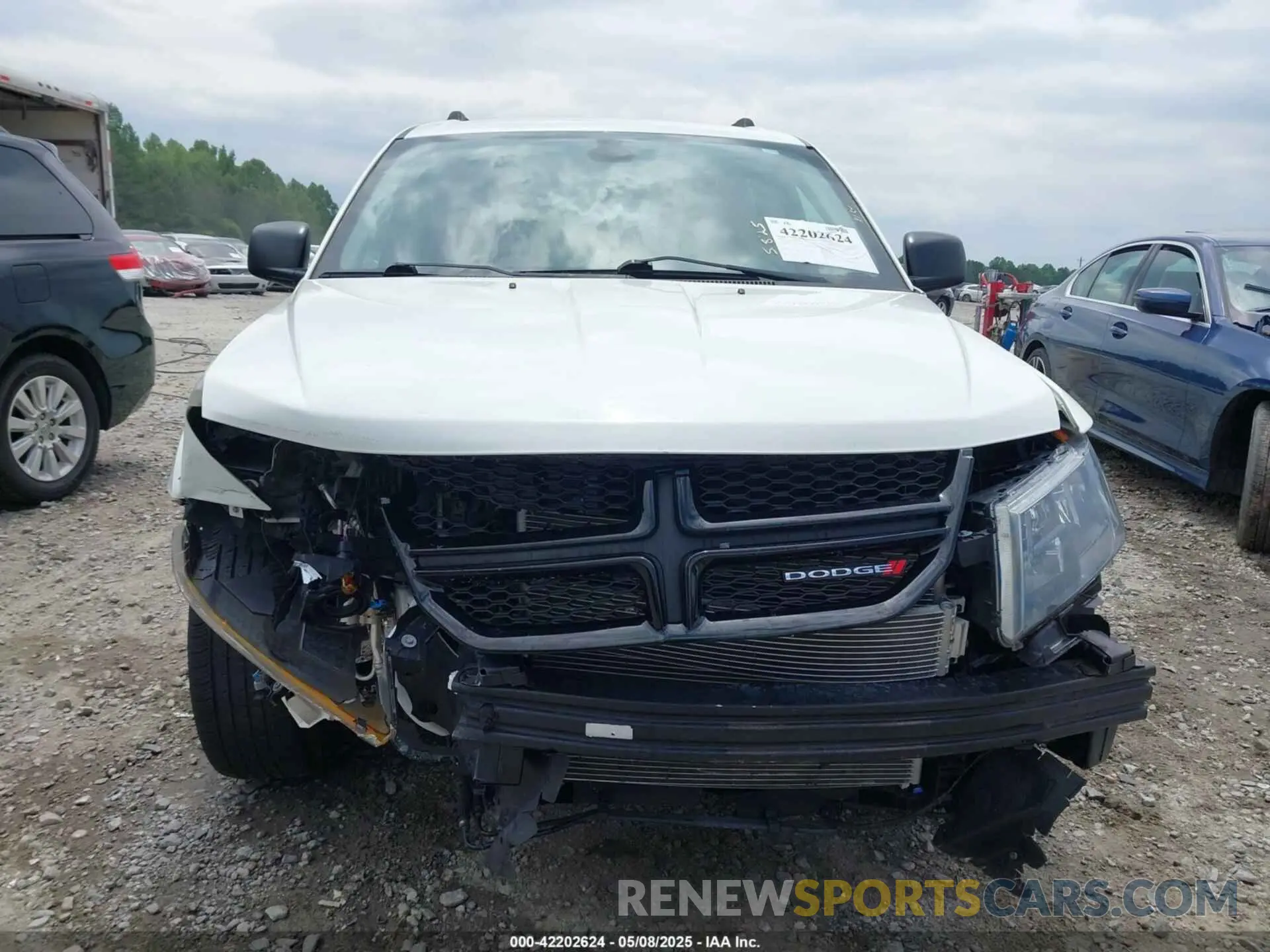 13 Photograph of a damaged car 3C4PDCAB1LT269345 DODGE JOURNEY 2020