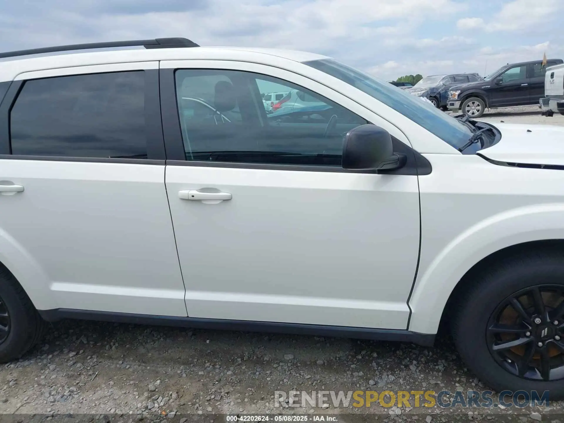 14 Photograph of a damaged car 3C4PDCAB1LT269345 DODGE JOURNEY 2020
