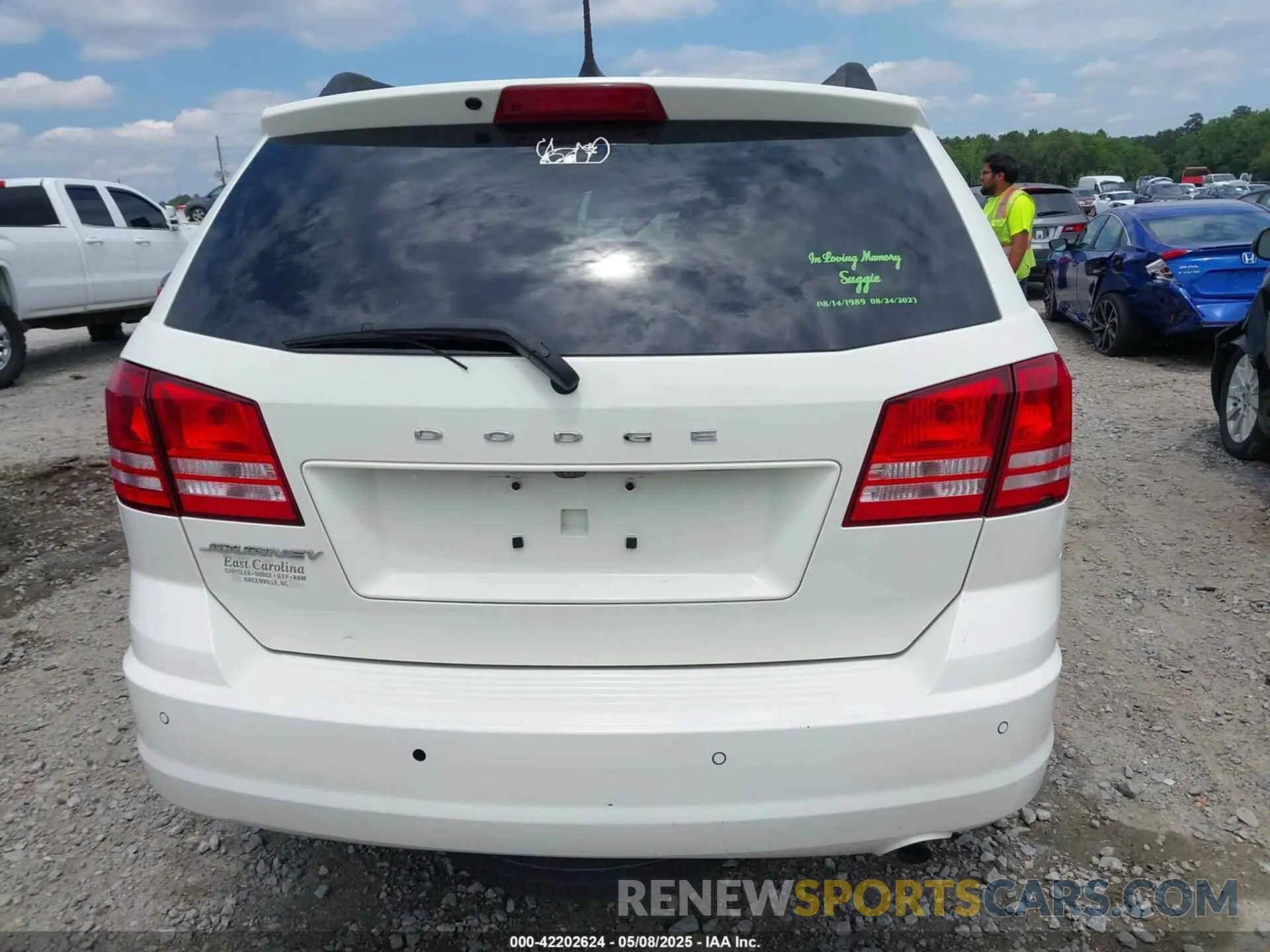 17 Photograph of a damaged car 3C4PDCAB1LT269345 DODGE JOURNEY 2020