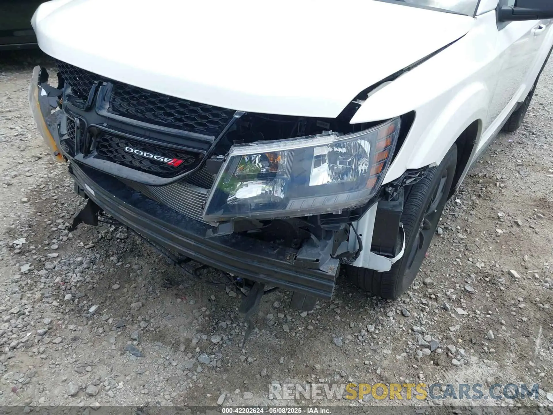 19 Photograph of a damaged car 3C4PDCAB1LT269345 DODGE JOURNEY 2020