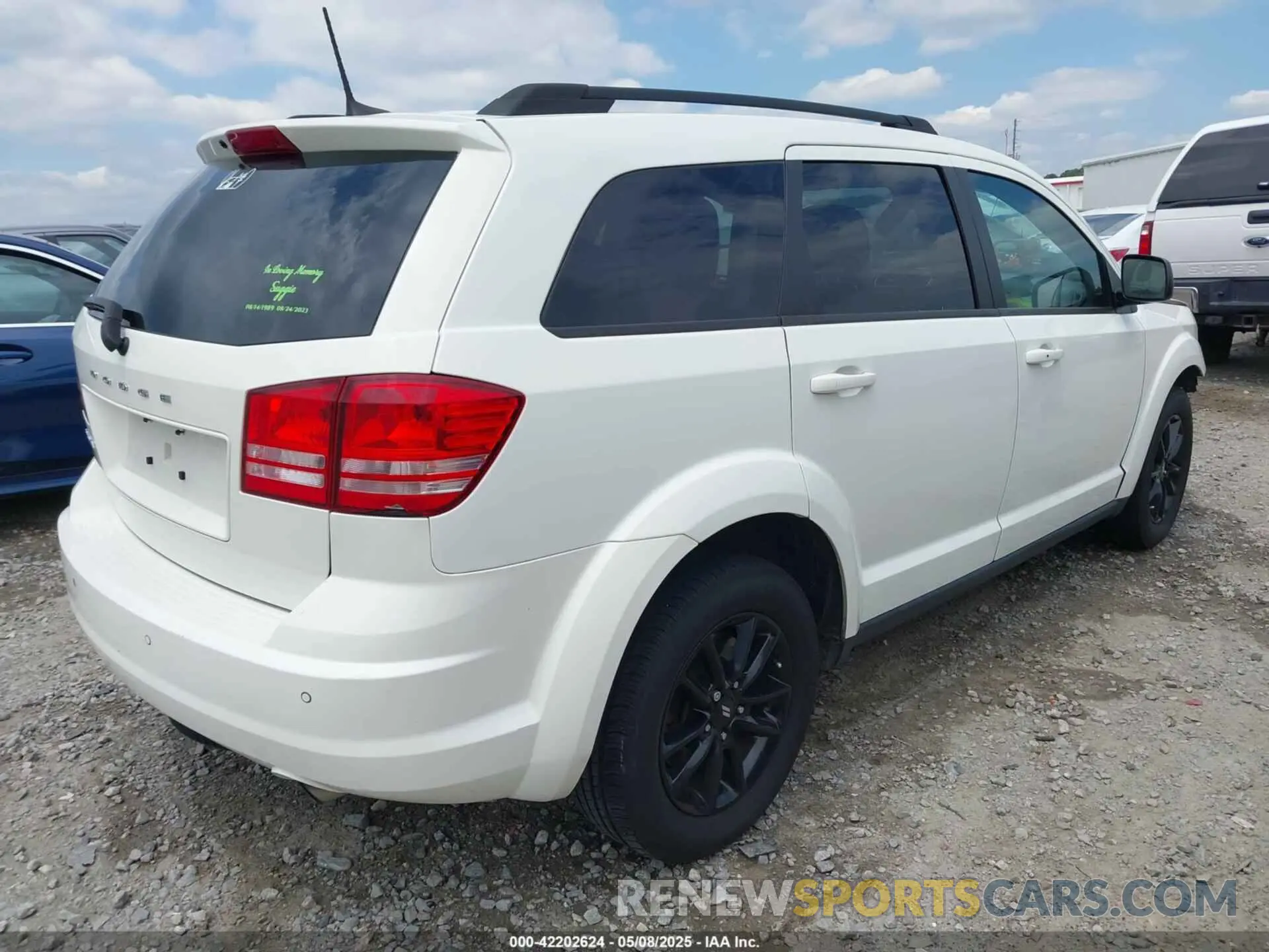 4 Photograph of a damaged car 3C4PDCAB1LT269345 DODGE JOURNEY 2020