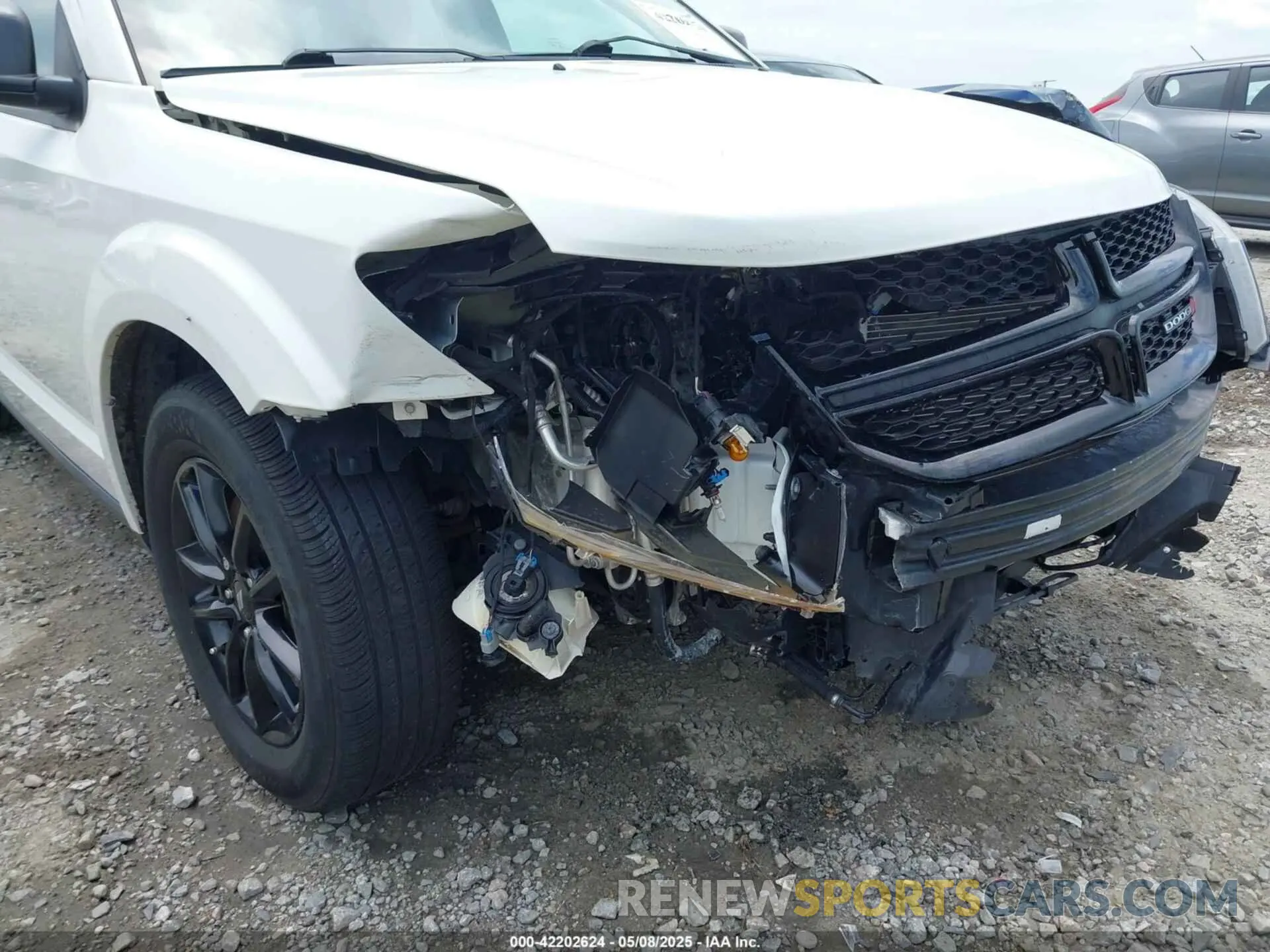 6 Photograph of a damaged car 3C4PDCAB1LT269345 DODGE JOURNEY 2020